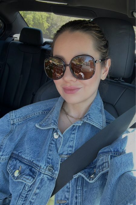 Favorite sunglasses at the moment. Live how lightweight they are!

Gucci 
Sunglasses 
Denim jacket 