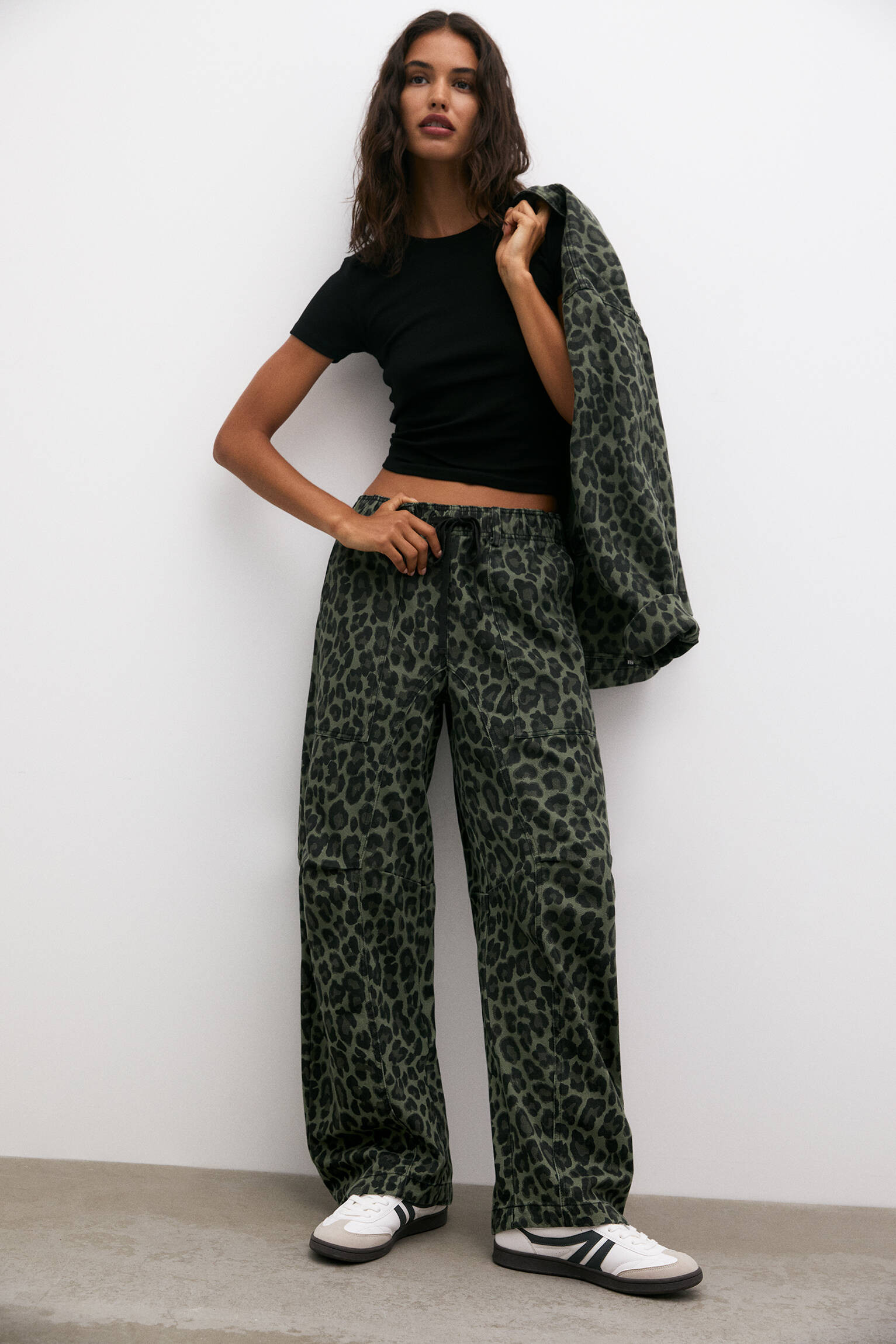 Leopard print baggy trousers - pull&bear | PULL and BEAR UK
