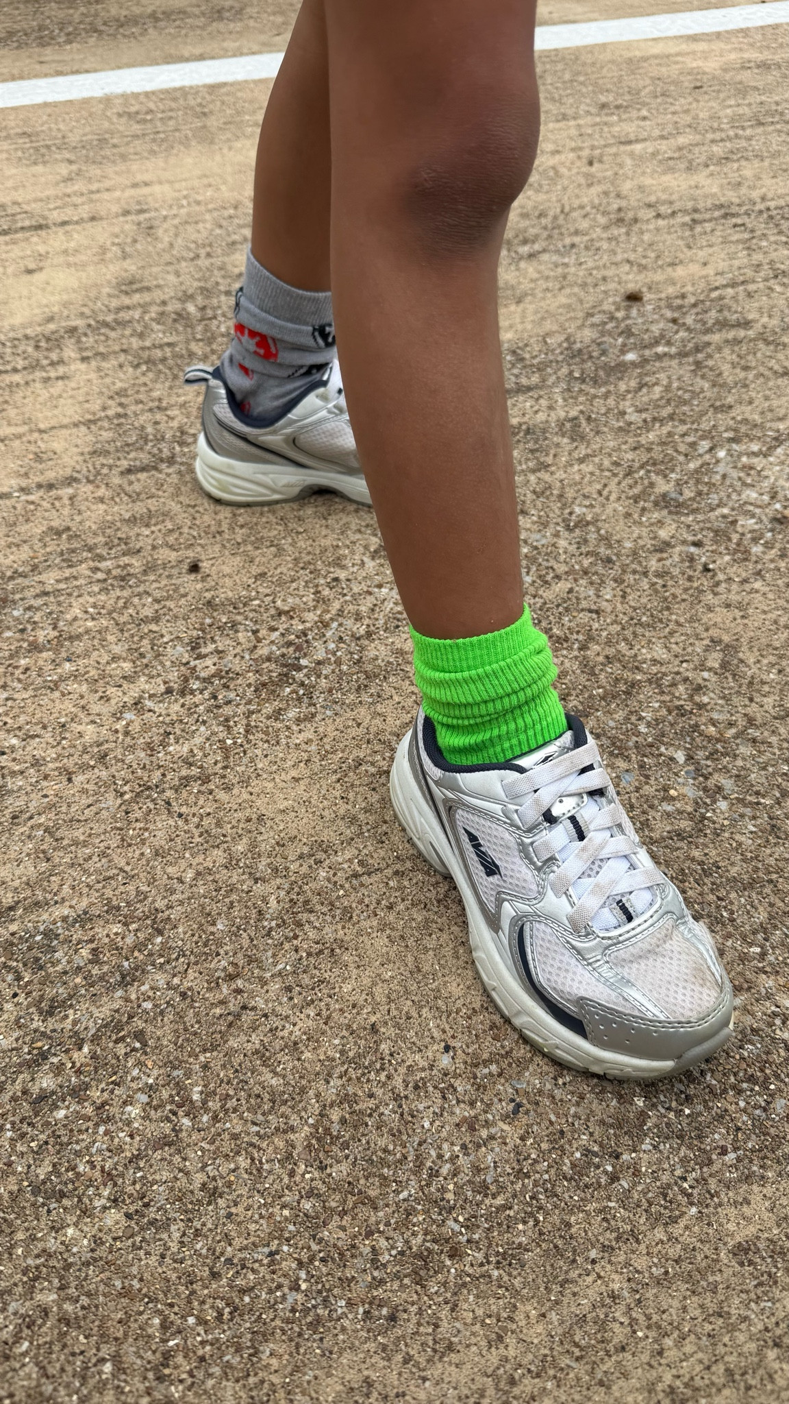 these sneakers… kinda obsessed 🫢 comfy enough for all day but still feel styled

#sneakerstyle #casualoutfit #streetstyle #everydaylook #sporty #outfitdetails #trendylooks #comfortstyle #styleinspo #ootd

