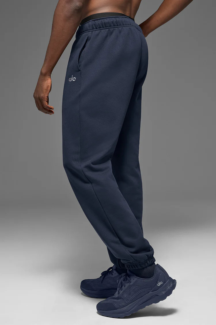 Accolade Sweatpant | Alo Yoga
