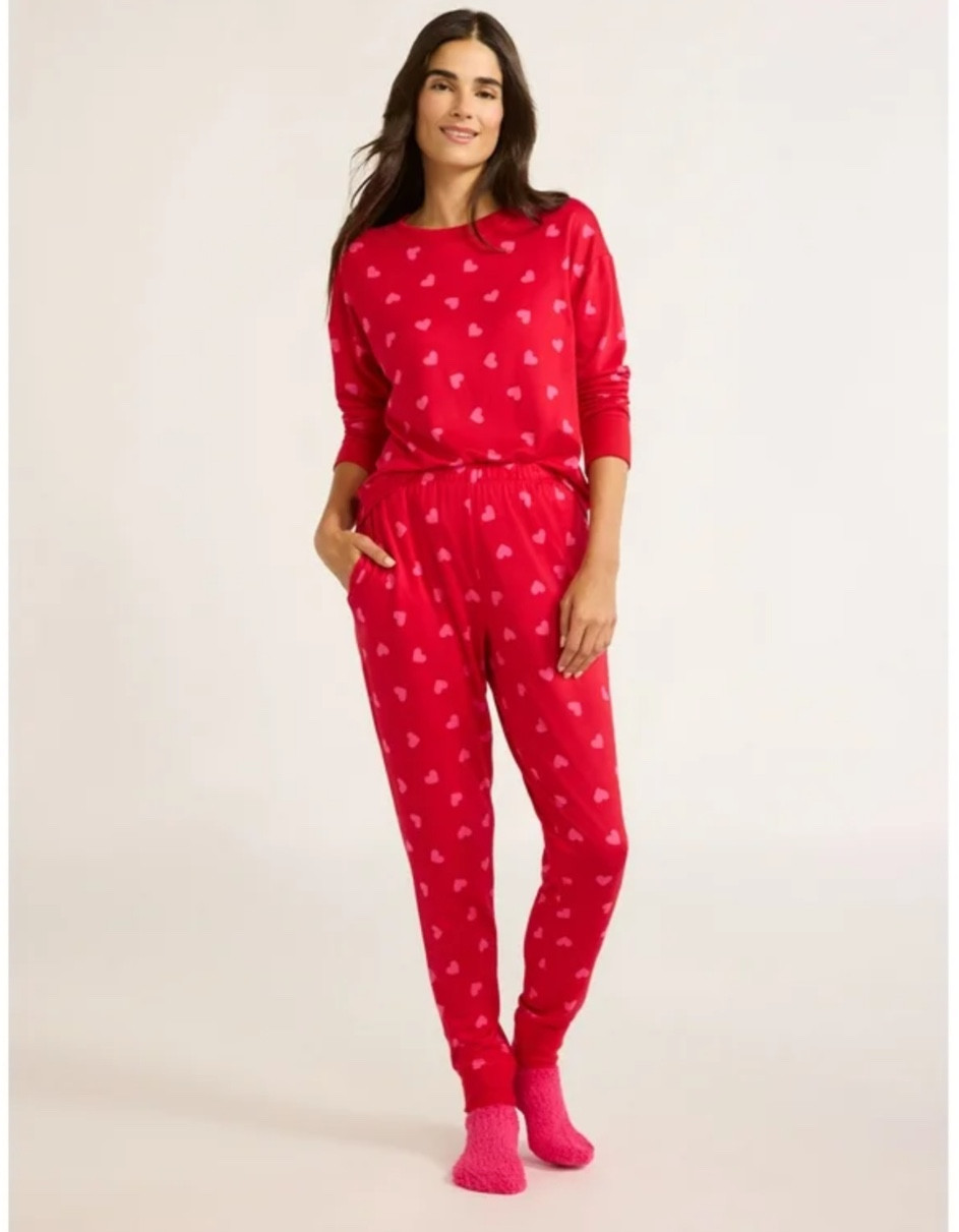 My FAVORITE pajamas from Walmart now come in a Valentine’s Day edition! This entire set is under $20!!!

#walmart @walmartfashion @walmart #walmartfashion #valentines #valentinesday #pajamas 

#LTKFamily #LTKParties #LTKFindsUnder50