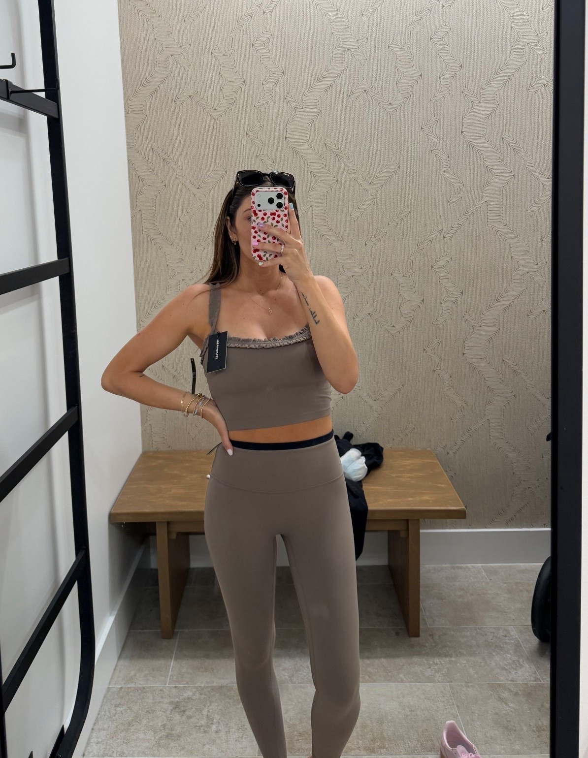 brought this home with me! it is the softest workout outfit and comes in multiple colors  

abercrombie, sale, workout outfit, leggings

#LTKootd #LTKmomlife #LTKSaleAlert