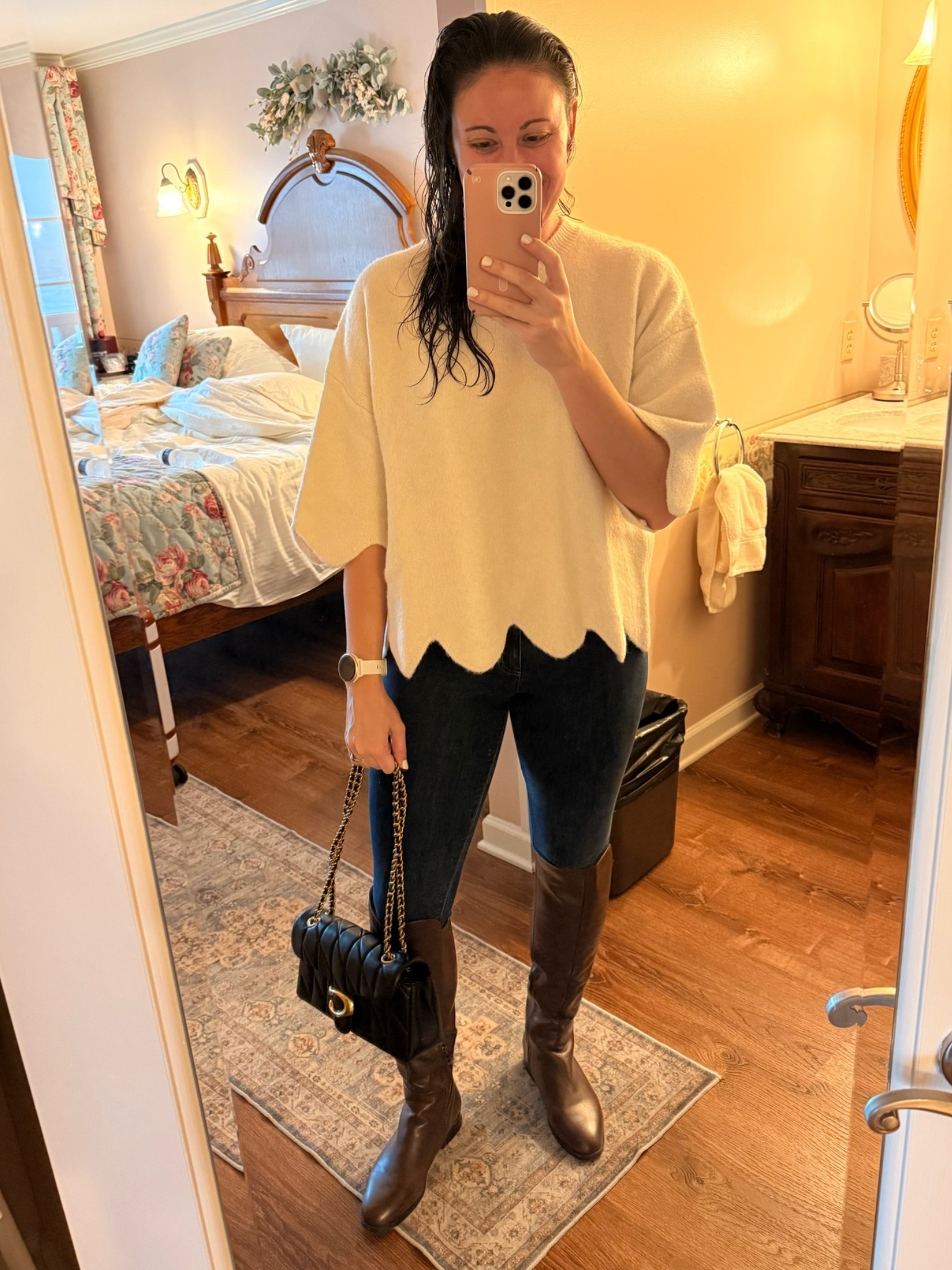 Another great fall look that is chic and classic thanks to this Mint Julep boutique sweater with scallop hem, skinny jeans from Banana Republic, Amazon boots and my @coach Tabby!!