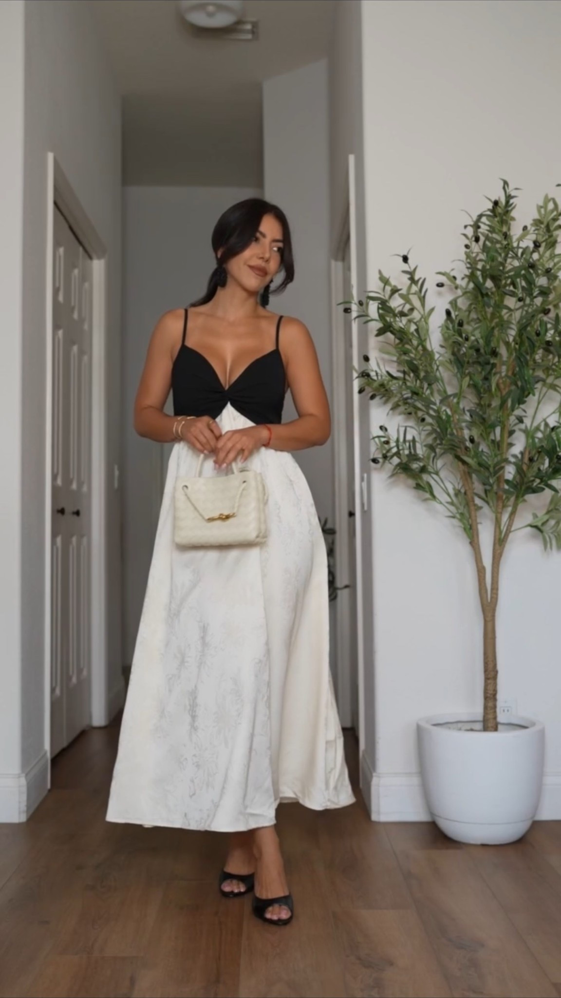 Black and white dress for Summer 🤍

This elegant two toned maxi dress is under $30! Perfect date night dress or vacation dinner outfit! Linking more @Cupshe dresses and vacation outfits below!

discount code: Ozco15 can enjoy 15% oﬀ on orders of $70+


Black and white dress, chic outfits, elevated style, date night outfit idea, summer dresses

#LTKootd #LTKgrwm #LTKSeasonal