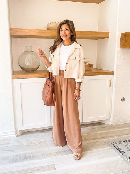 Teacher Outfit, Amazon finds
White shirt in small tts
Cropped shirt jacket shacket in small tts
Pants in XS tts
Shoes fit tts
Madewell tote bag


#LTKunder50 #LTKSeasonal #LTKworkwear