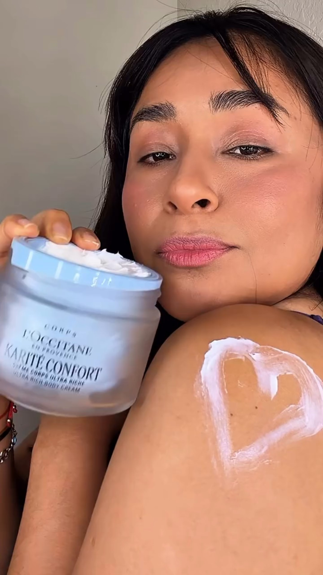 Textura rica que se funde con la piel ✨
 KARITÉ CONFORT ULTRA RICH BODY CREAM de @loccitane Deja mi piel nutrida, cómoda y suave por horas sin sentirse pesada. Ideal si tienes piel seca o sensible y buscas hidratación duradera.

#giftedbyloccitane #loccitane

#LTKBaby #LTKSeasonal #LTKBeauty