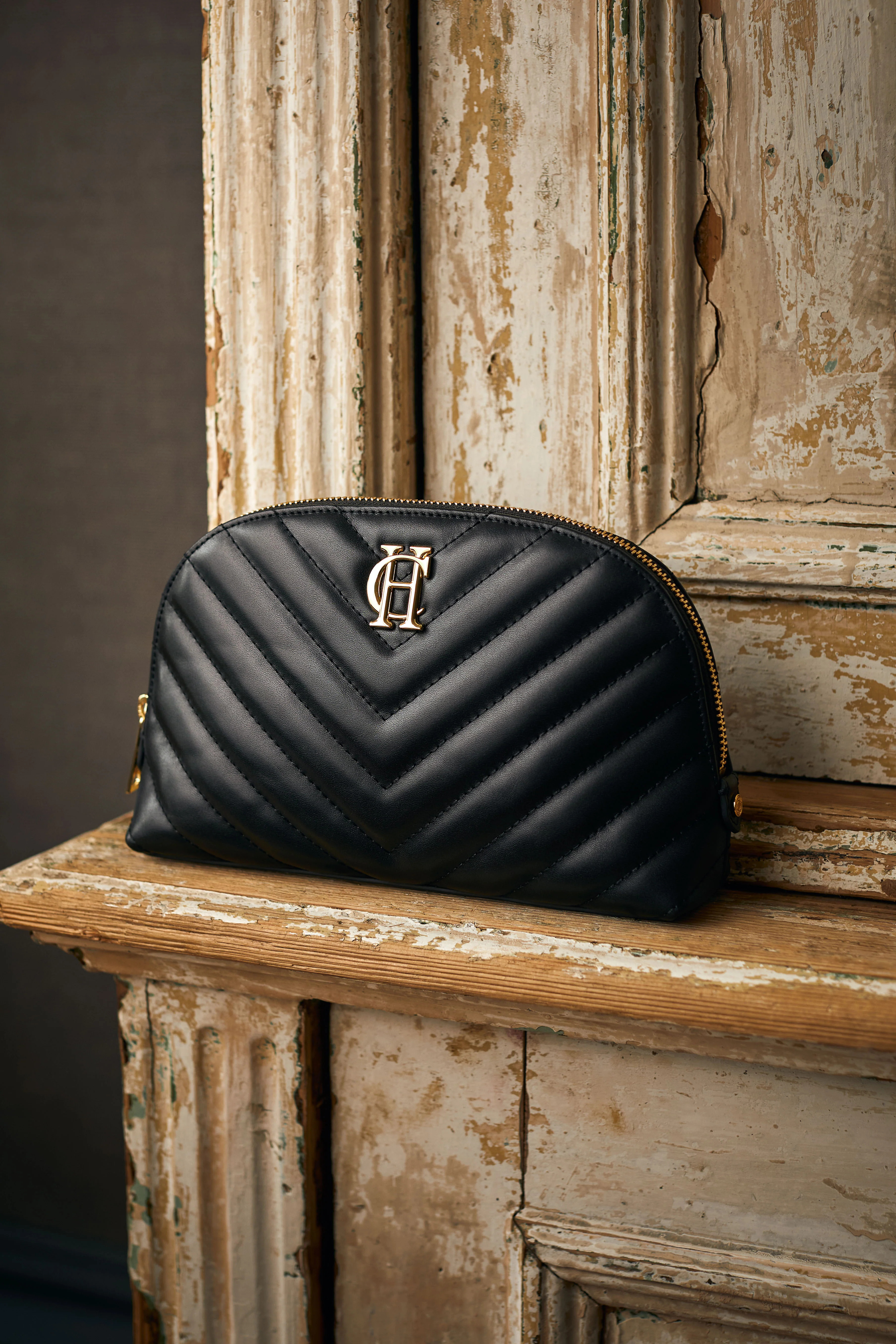 Chelsea Makeup Bag (Black Leather Quilt) | Holland Cooper