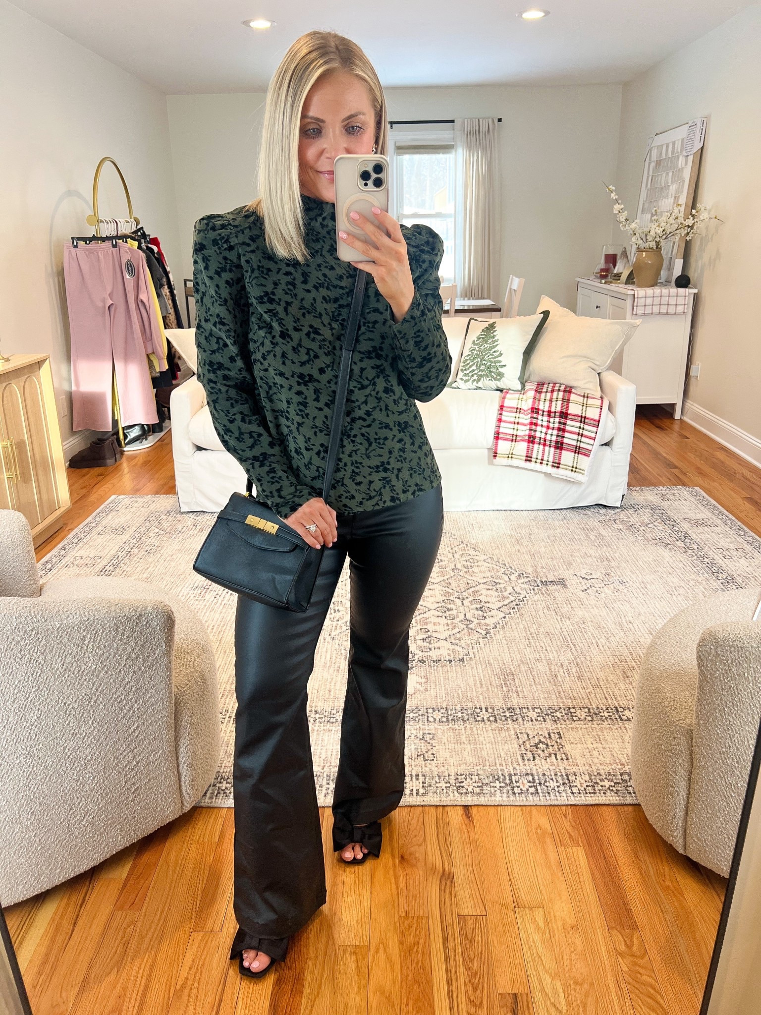 Walmart Holiday Outfit

Christmas outfit, holiday outfit, holiday dresses, NYE outfit, NYE dress, target fashion, target finds, Walmart fashion, Walmart finds, Amazon fashion, Amazon finds, Christmas sweaters, midsize fashion, petite fashion 

#LTKSeasonal #LTKHoliday #LTKPetite