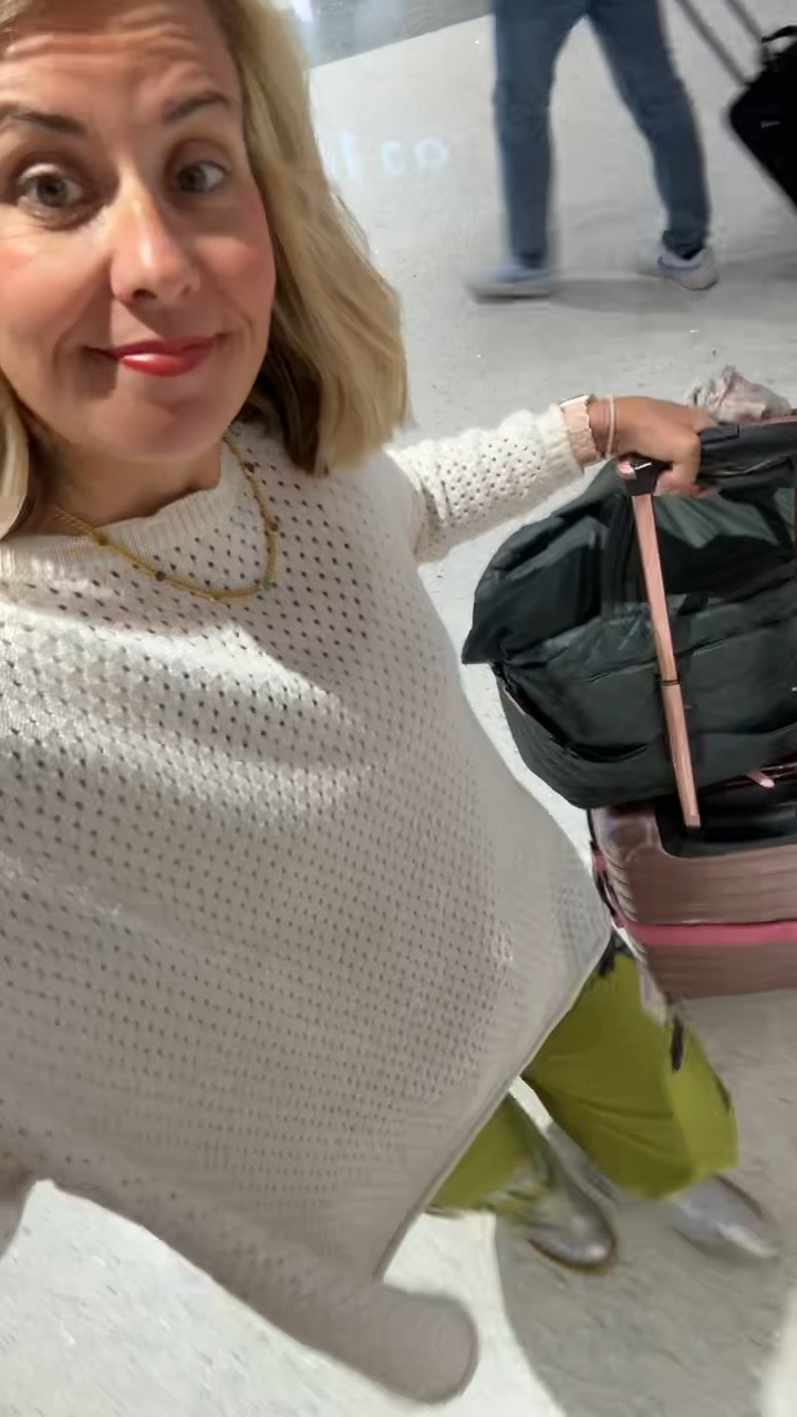 Airport OOTD….
Tank - xs
Sweater - one size 
Pants - 26P
Sneakers - 8 tts 

Codes:
Mersea - Catherine15
Allie + Bess - Catherine20

#LTKdayinmylife #LTKmomlife #LTKTravel