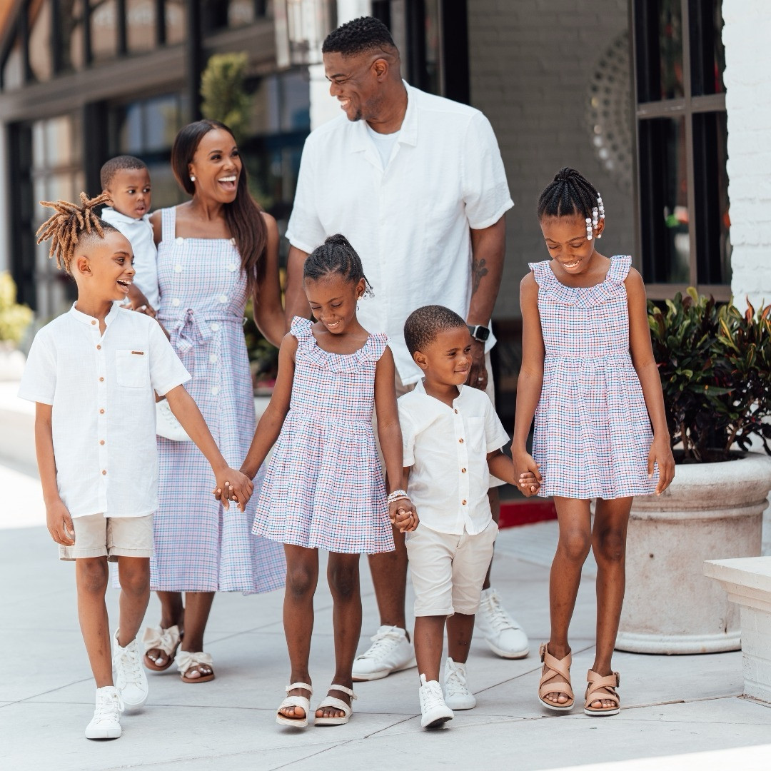 All smiles and star-spangled style! 💙❤️ Ready for July 4th with our @draperjames Mommy & Me looks. 🇺🇸👩‍👧 #July4th #MommyAndMe #DraperJames #love #follow #happy #summer #family #lifestyle #houstoncontentcreator #houstoninfluencer #Texasinfluencer

📸 @loiscamposfotography