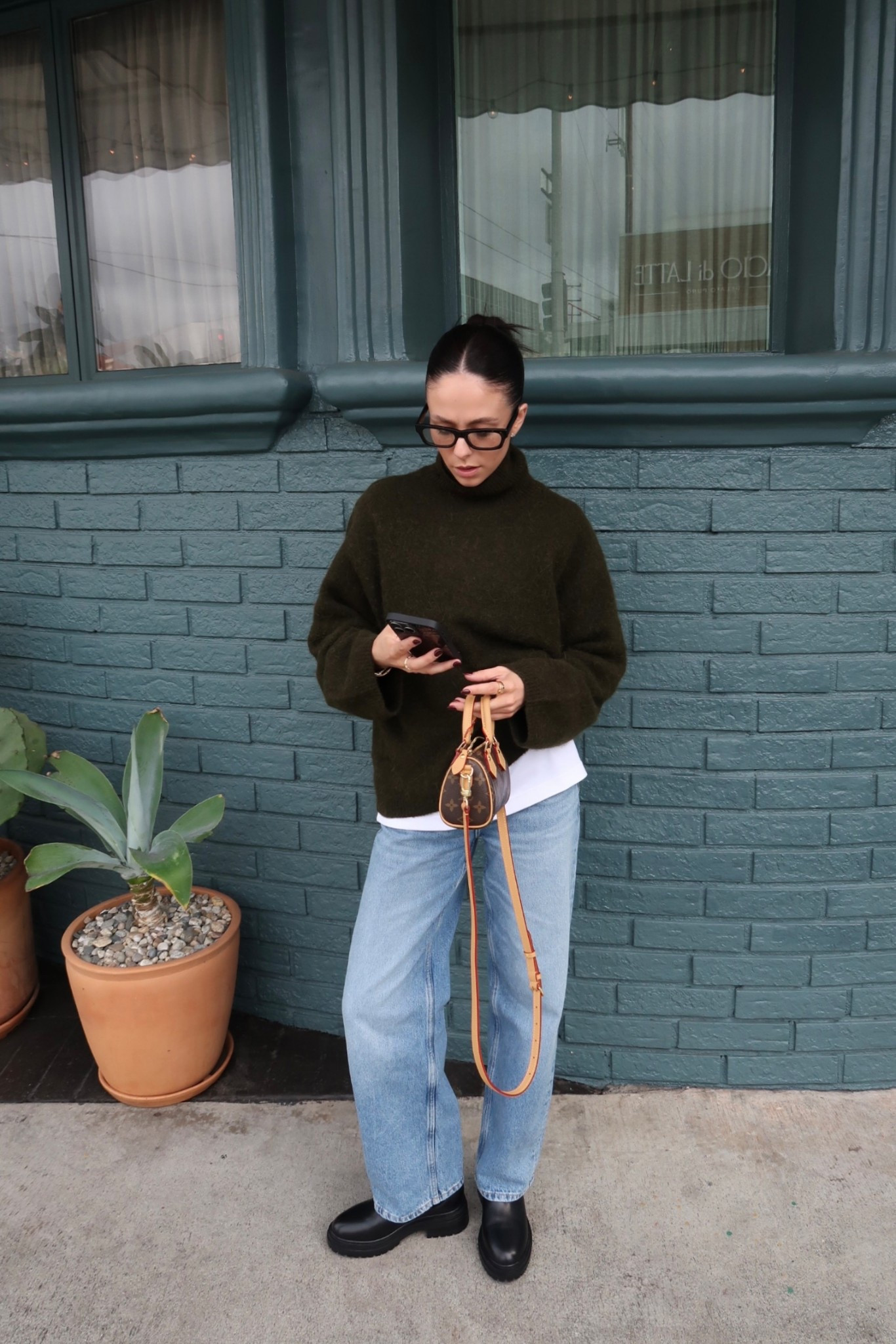 LA ootd 🖤 
32 (au4) in jeans.
XS in sweater.

#LTKpetite #LTKaustralia #LTKstyletip
