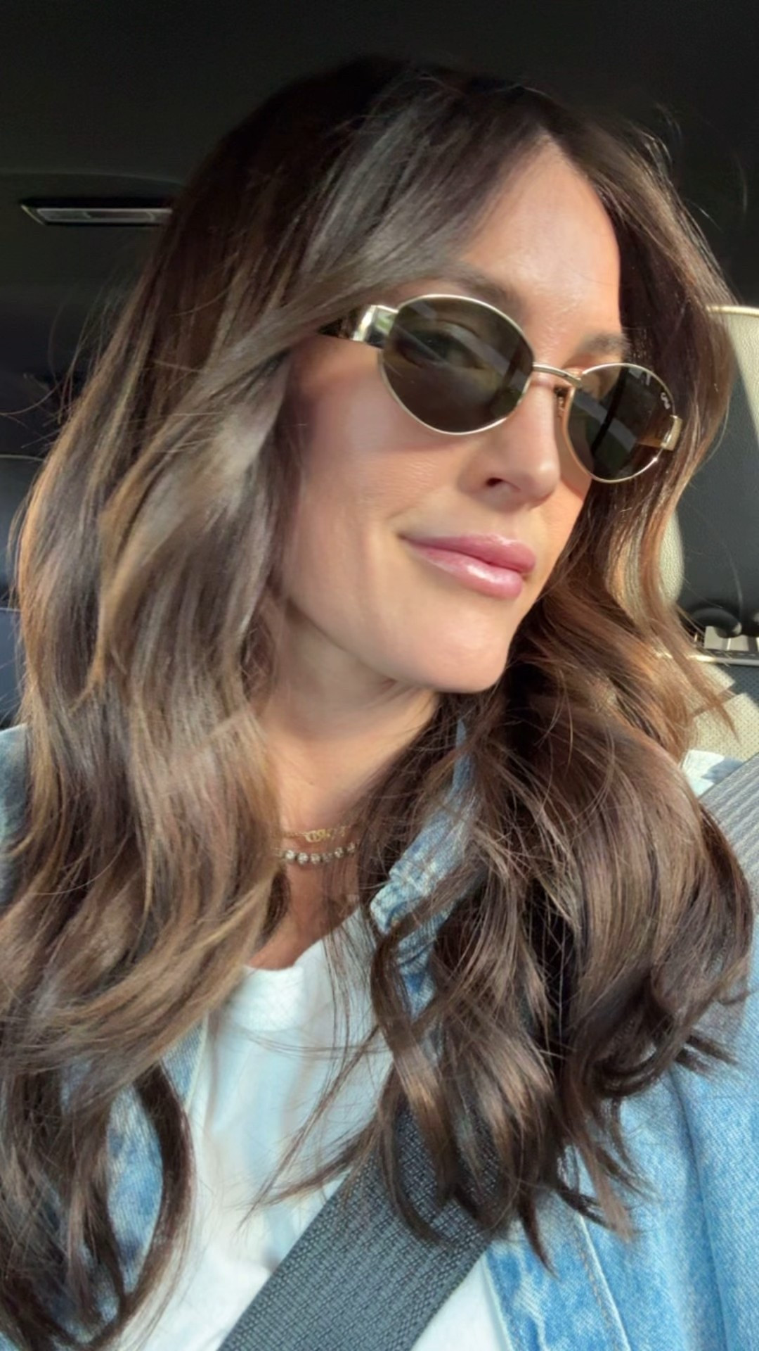 Fresh new hair and $39 sunglasses 😎💁🏻‍♀️ paired with a simple outfit: white tee, denim shirt from target and vibtage leviJean

#LTKootd