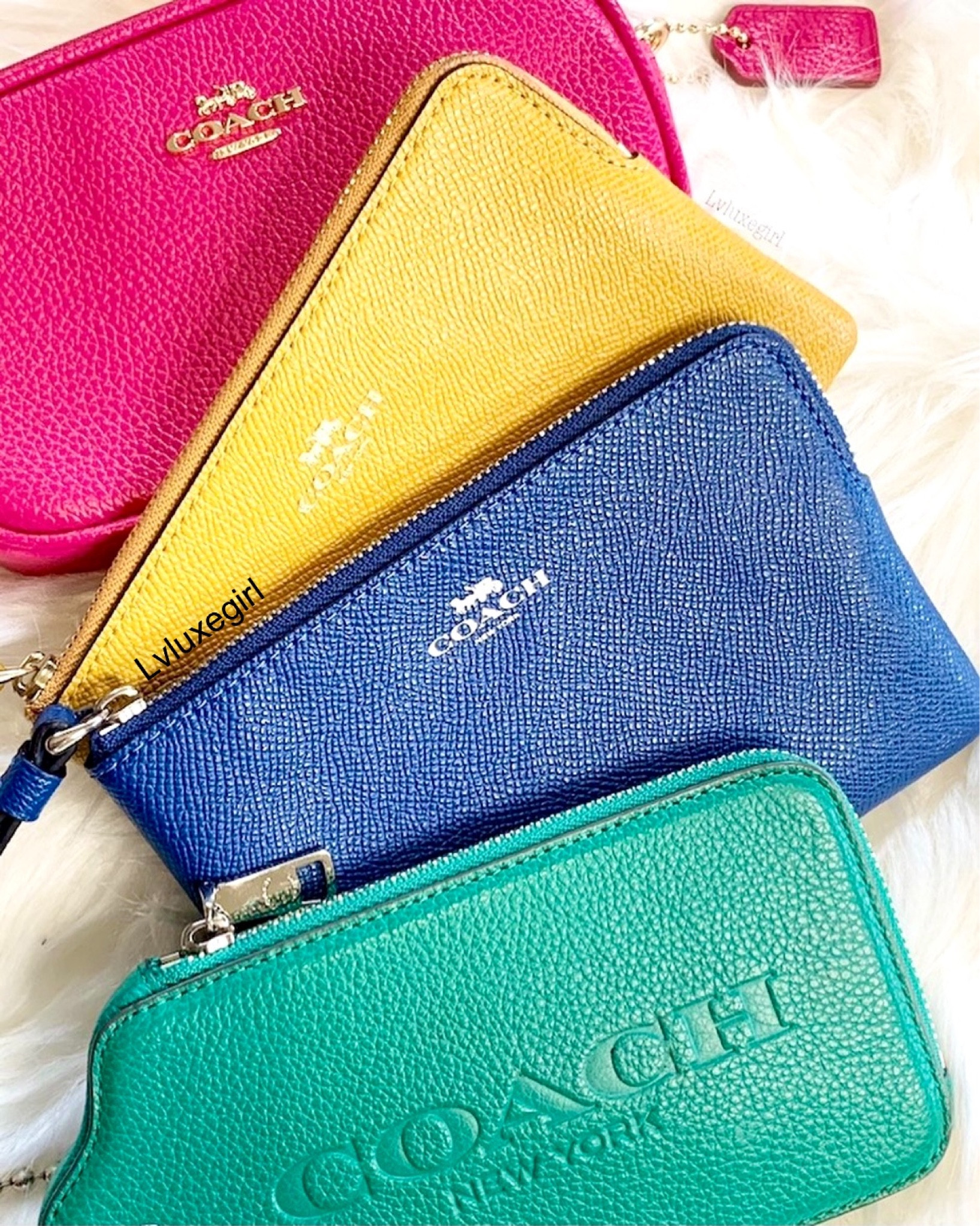 Coach Corner ZIP Wristlet 
Coach wallet
Coach bag
#coach #coachwristlet #coachbag #coachwallet

#LTKHoliday #LTKitbag #LTKGiftGuide