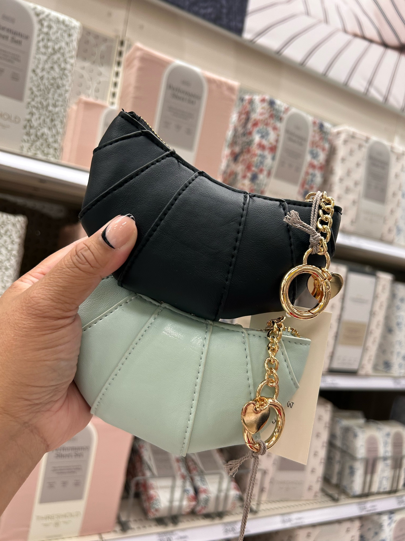 Swooning over these croissant pouch/coin purse ✨

They look small but i was able to fit 2 lipstick, a small lip balm, & a fenty blush inside!


#LTKCyberWeek #LTKHoliday #LTKGiftGuide