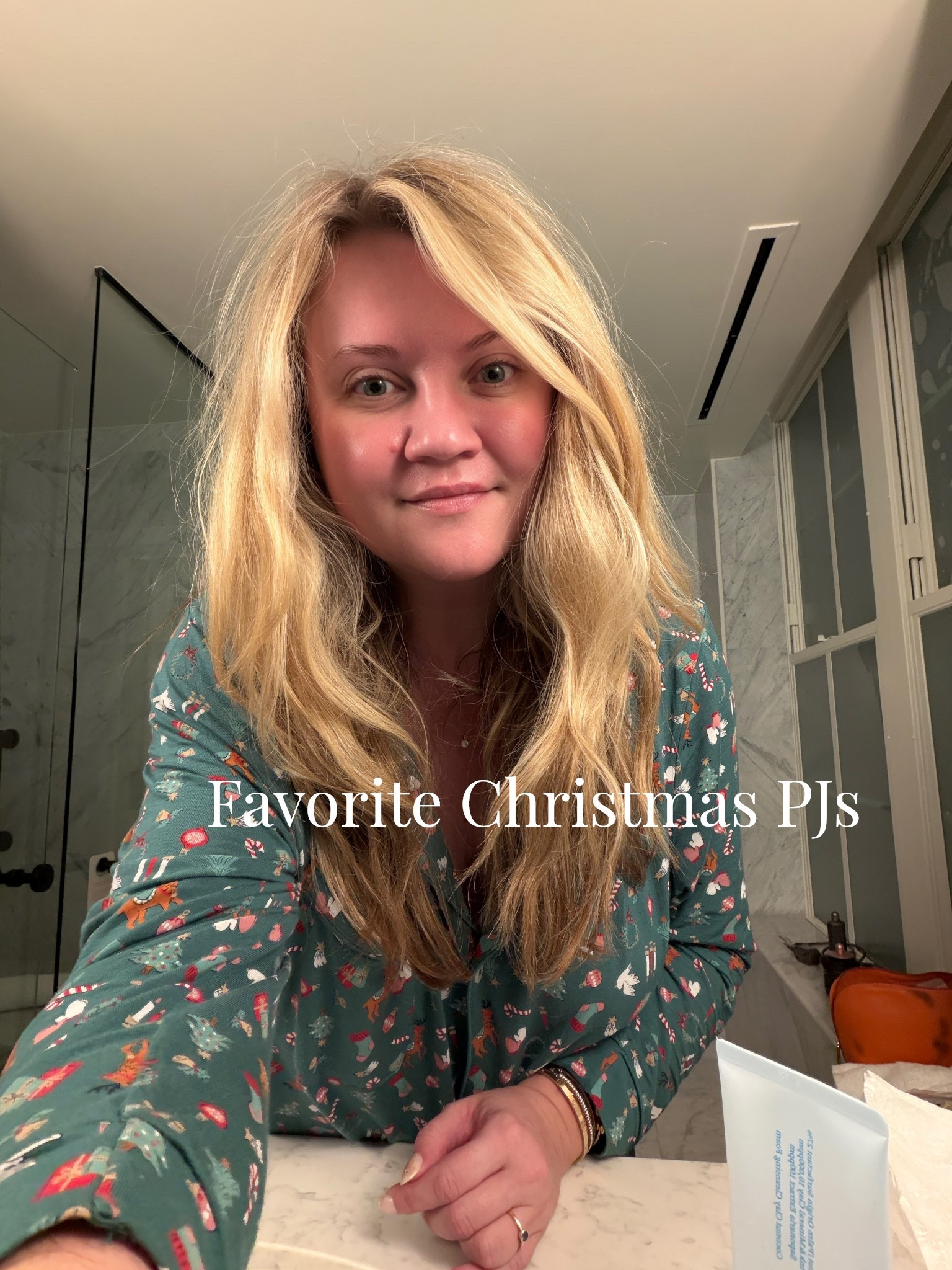 Christmas outfits for women, Christmas pajamas for womenn

#LTKootd #LTKHoliday #LTKFindsUnder50