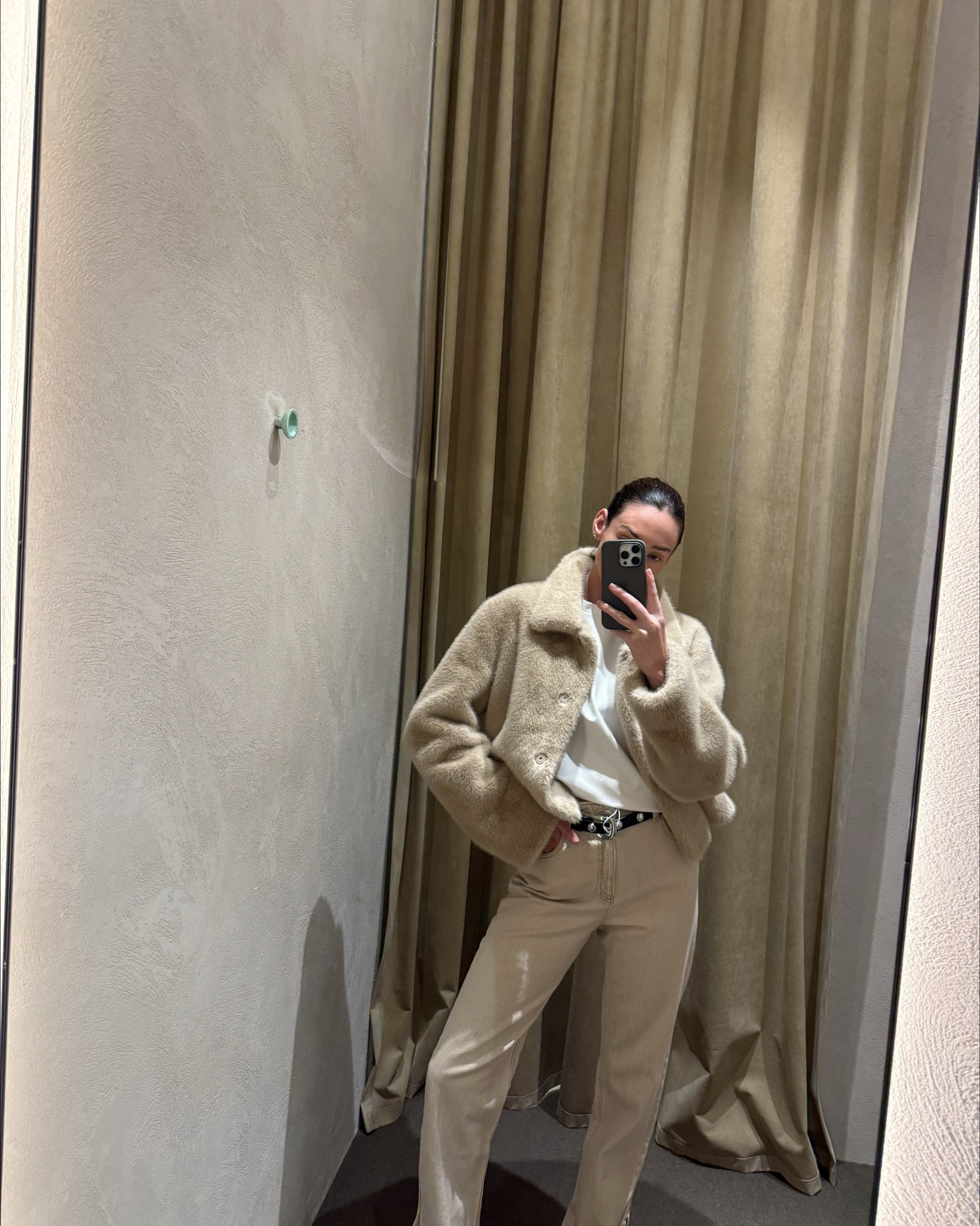 New season neutrals 
Obsessed with this faux fur jacket for winter
Paired with: limestone high waisted denim, white tee, black leather studded belt 

#LTKstyletip #LTKautumn #LTKaustralia