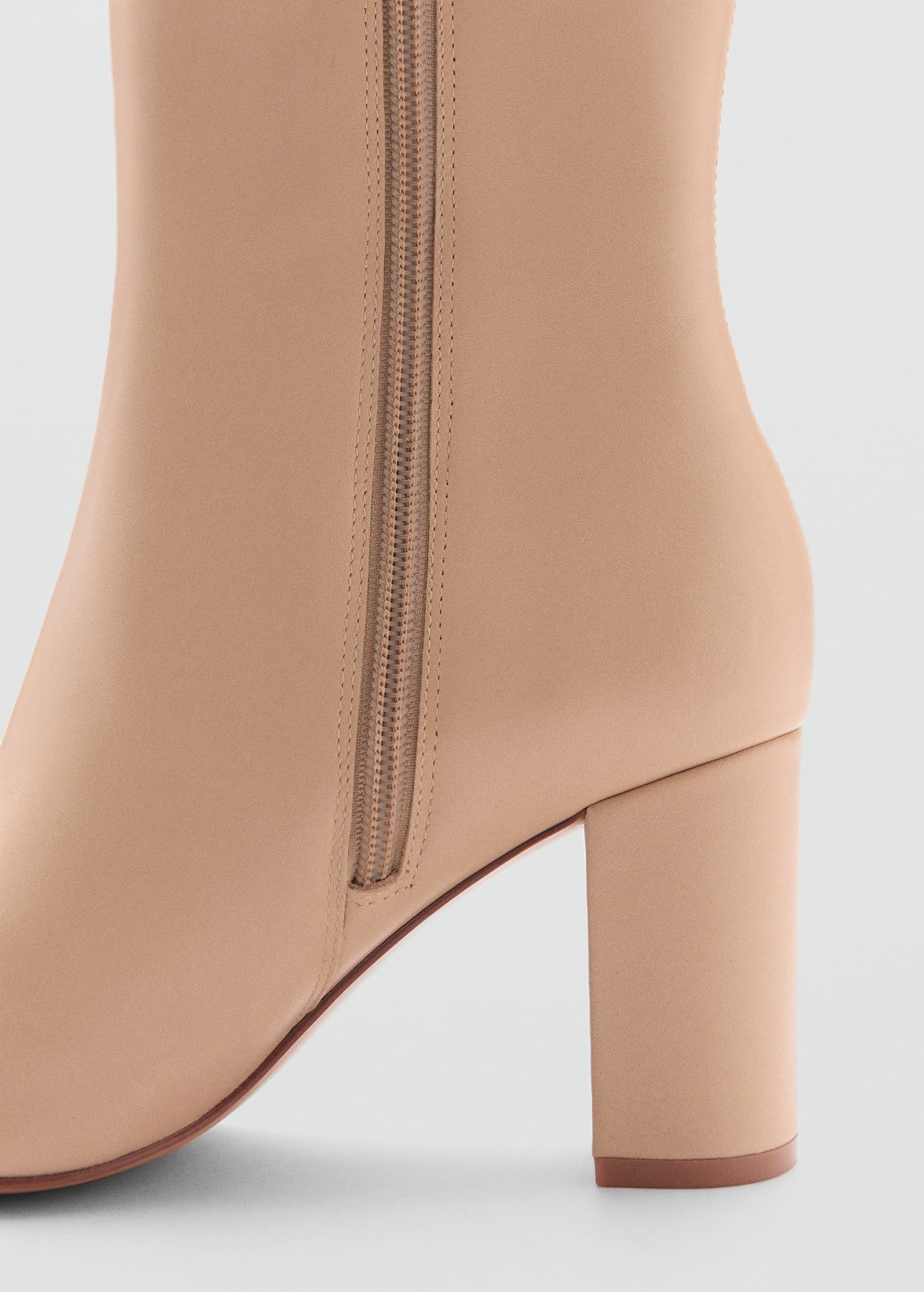 Hoge leren laarzen - Dames | MANGO Nederland | Mango EU