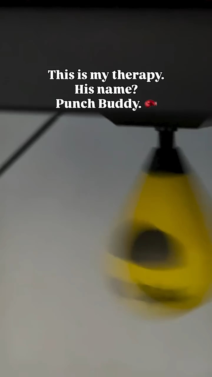 When the kids are arguing, the laundry is staring at me, and I choose 🥊growth🥊 @punchbuddyofficial 

#mommylife #healthycoping #punchbuddy #punchbuddy #punchbuddypartner