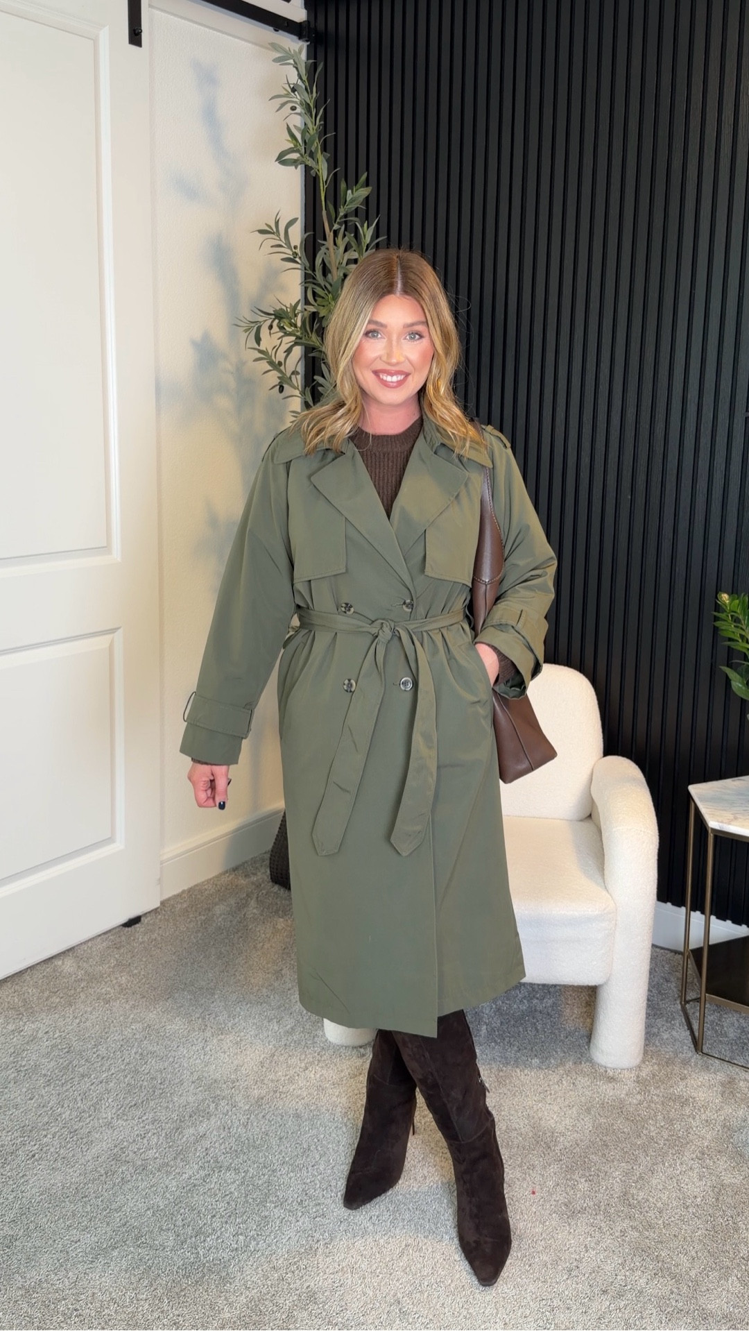 millennials, are you with me? 

I loveee a good skinny jean, knee high boot, oversized sweater outfit - especially with the added trench. 

#millenialoutfit #midsizefashion #size8fashion