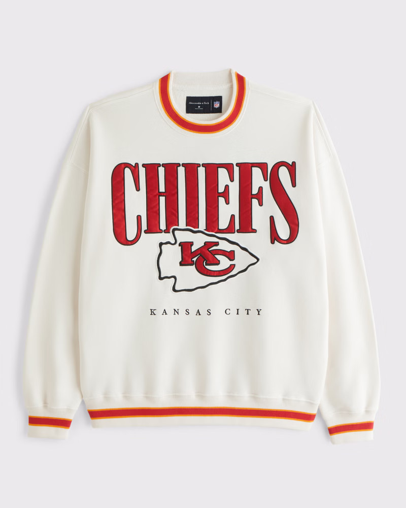 Abercrombie & Fitch Men's Kansas City Chiefs Graphic Crew Sweatshirt in Cream - Size XXXL | Abercrombie & Fitch (US)