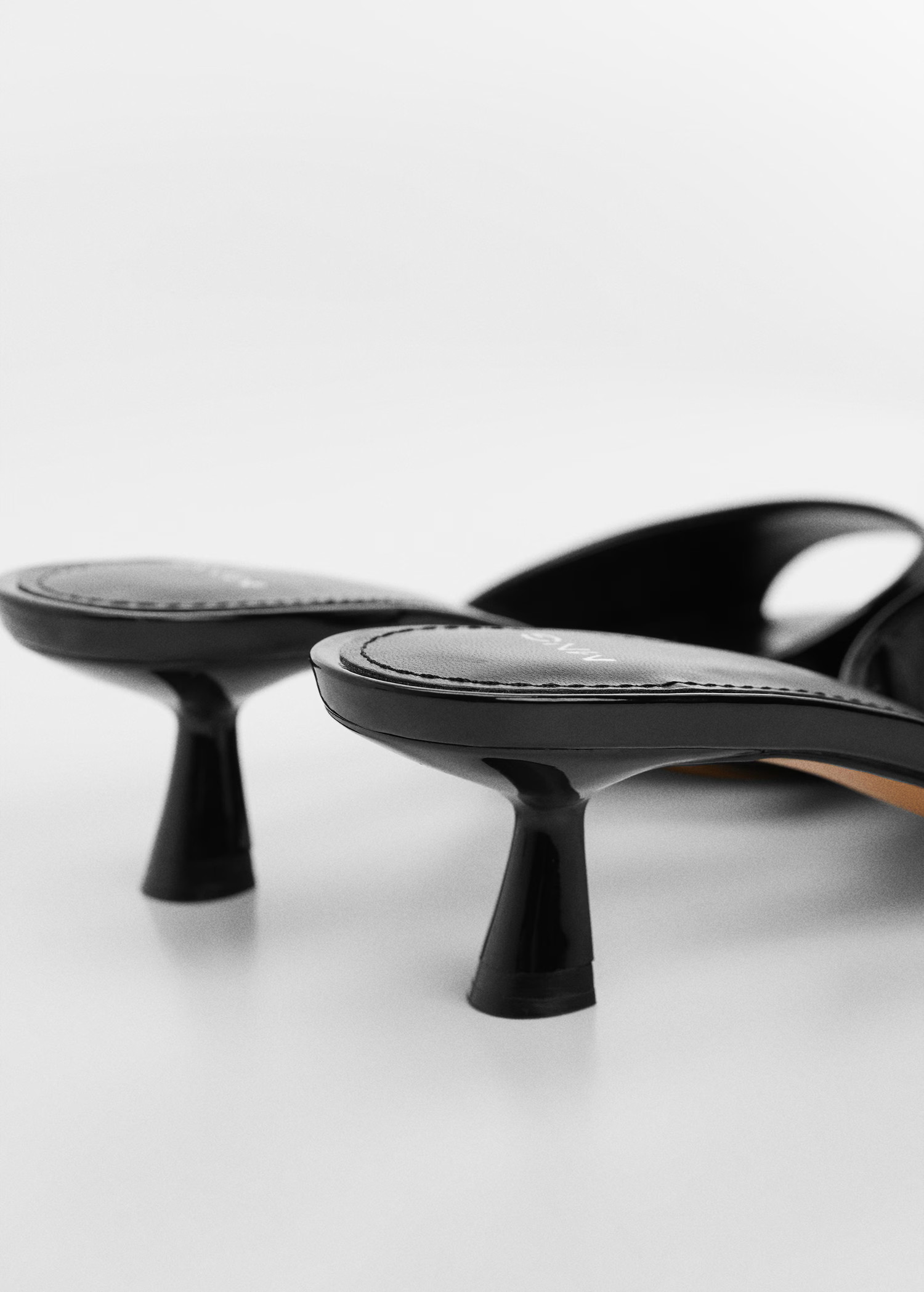 Patent leather effect heeled sandal | MANGO (UK)