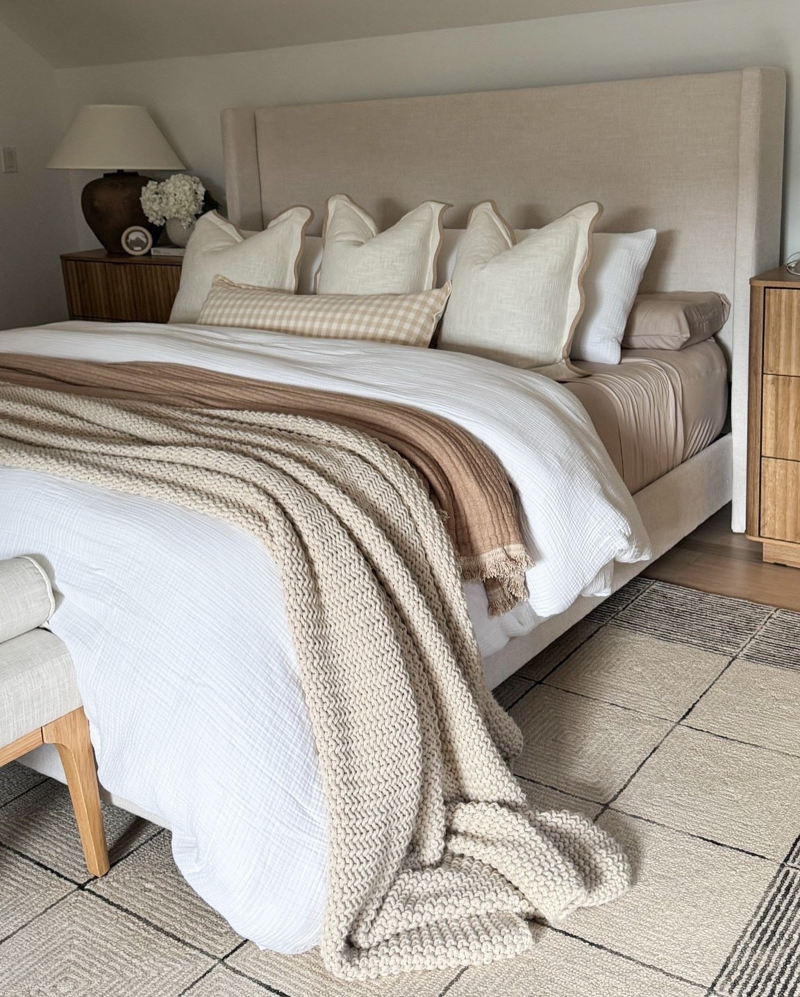 Happy Monday Friends! 💕

Sharing a weekly round up of latest views around our home, best sellers & summer finds you guys have been loving lately. 



#neutralhomedecor #modernorganic #ltkhomedecor #weeklyroundup #bestseller #homestylingideas #wayfairbed #bedroominspiration #kitchenstyling #curatedhome