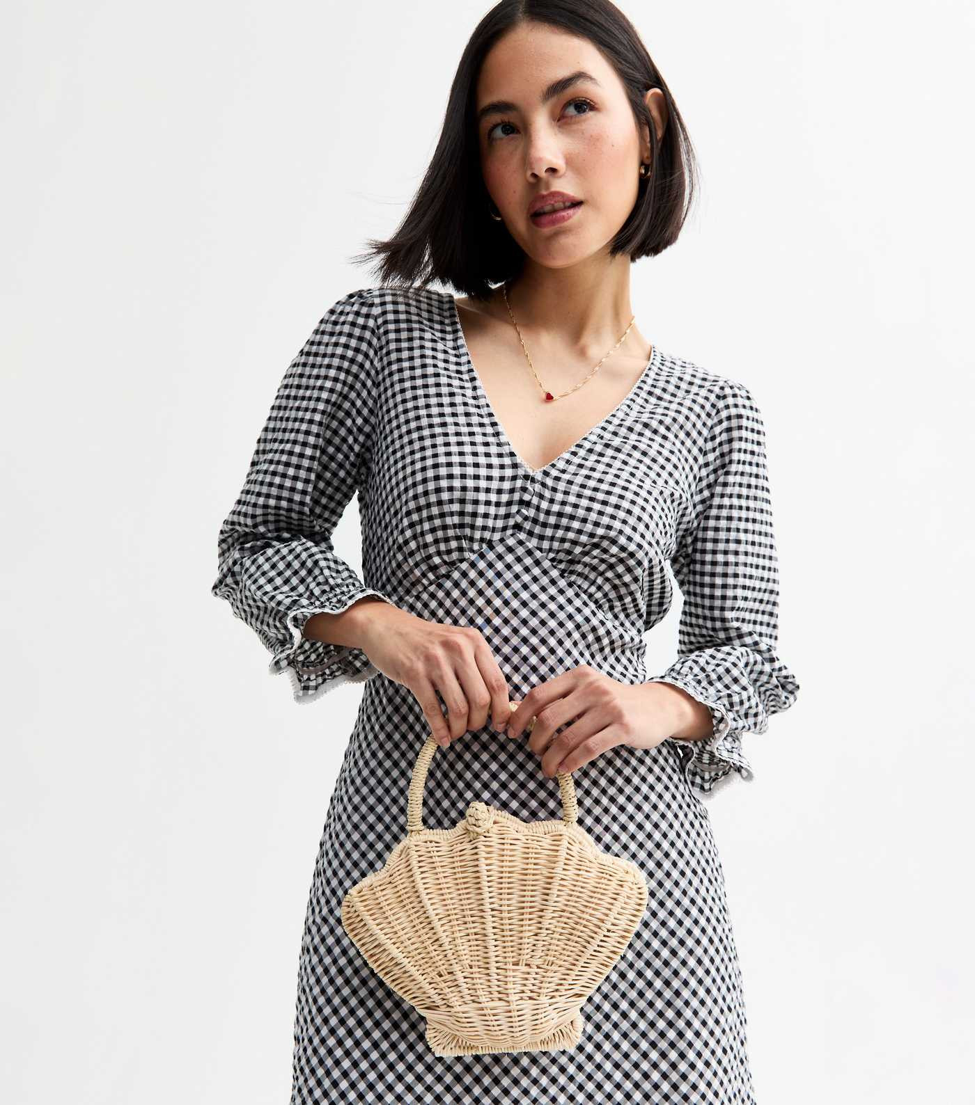 Stone Wicker Shell Crossbody Bag | New Look | New Look (UK)