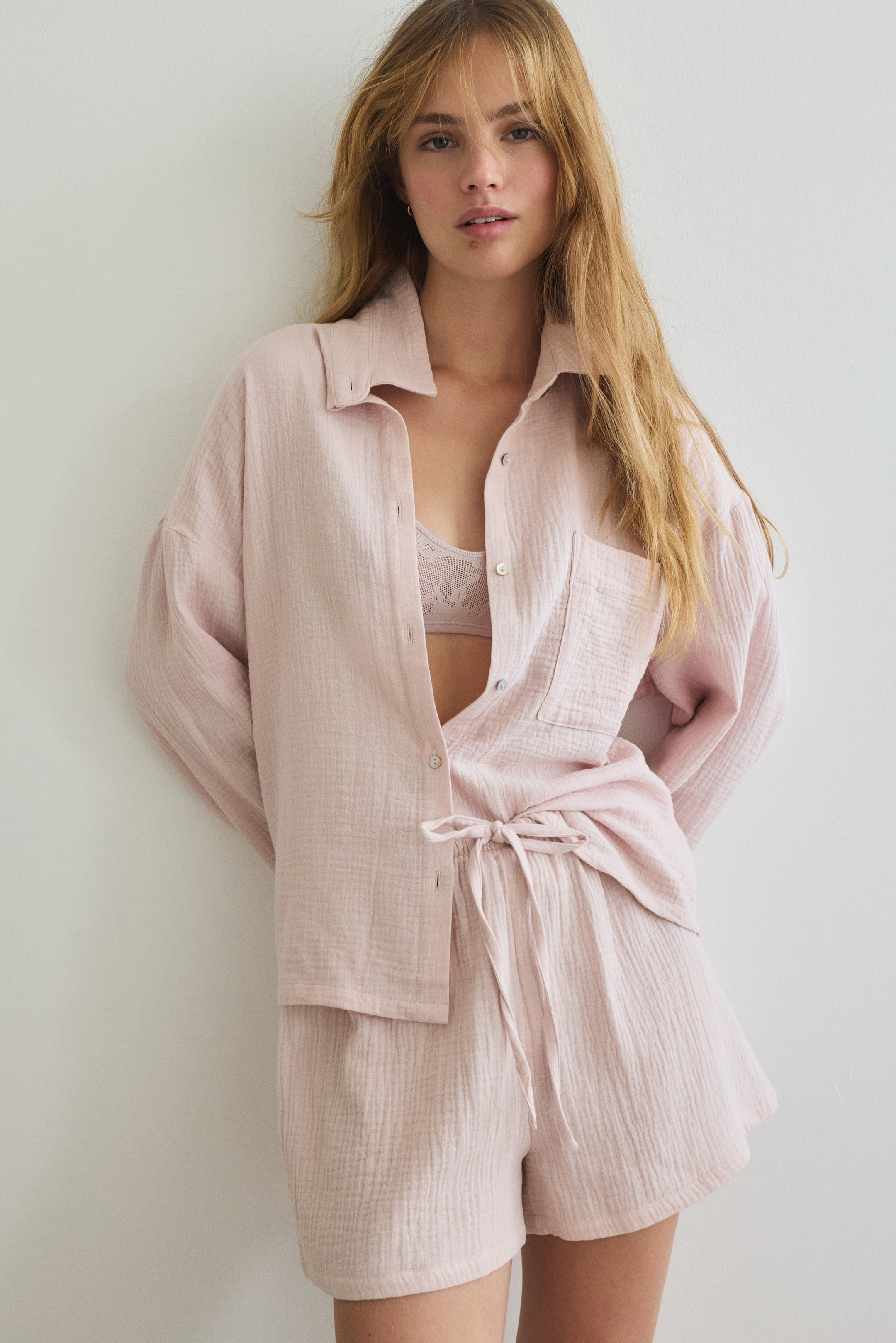 Pyjama mit Oberteil und Shorts | H&M (DE, AT, CH, NL, FI)