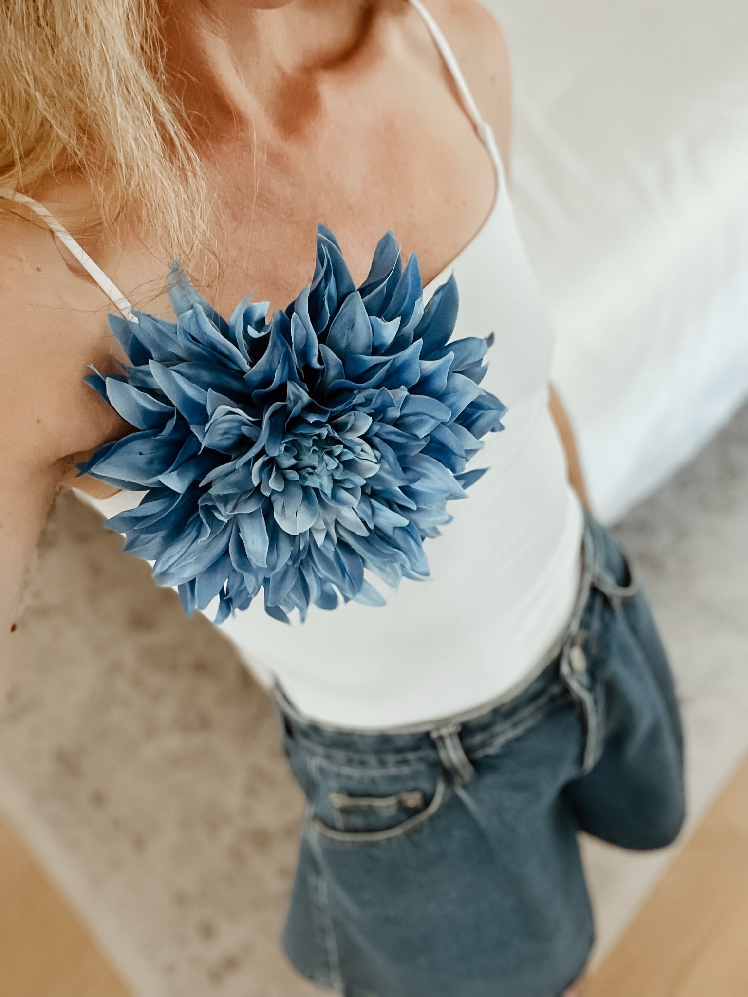 Bought the viral Tory Burch tank (also linked) but couldn’t justify the $300 price tag so I returned it. Found this Etsy brooch and added it to an Aritzia tank and voila, my own dupe version! This brooch is so good and only $30!