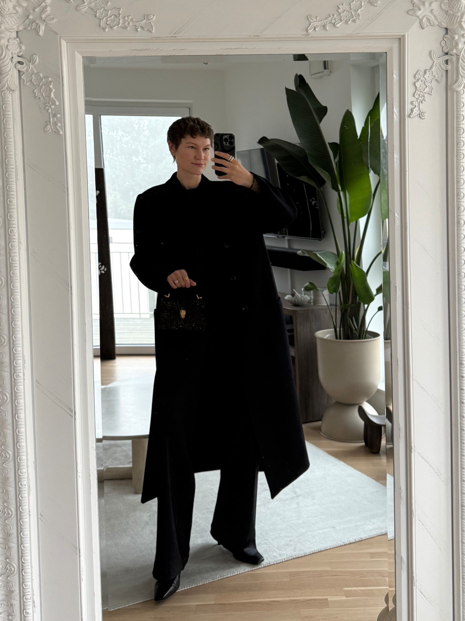 Christmas party outfit 

silk set | sparkles from Bvlgari & leather accessories from Totême & Déhanche

#LTKdeutschland #LTKwinter #LTKfestive