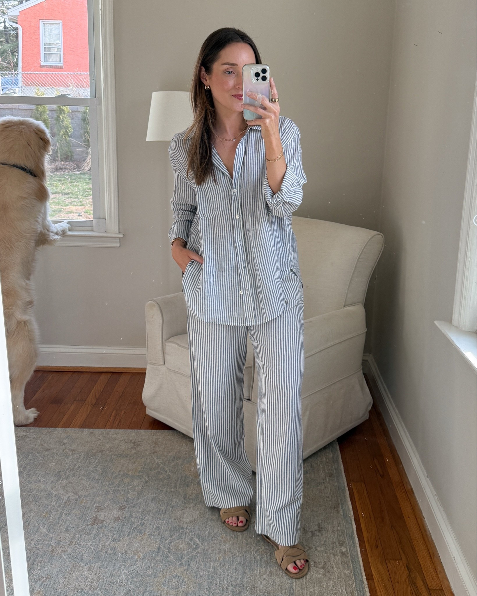 All the linen pieces I love are included in the gap friends and family sale and are 40% off! Wearing an XS in the pants and a small in the top. ￼