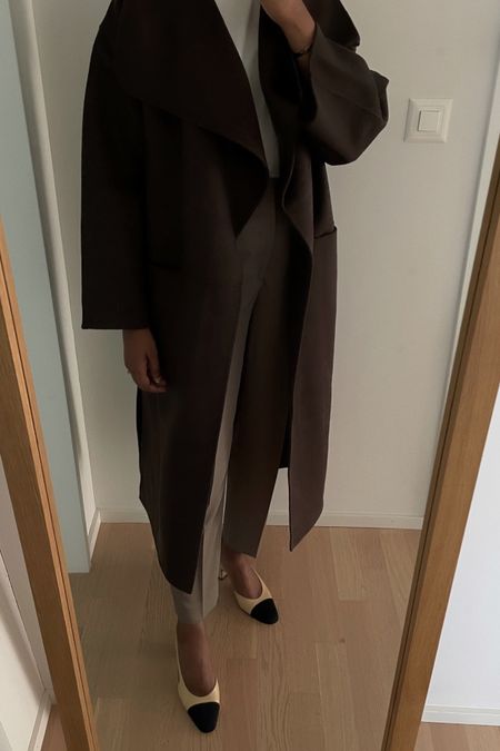 New in - the Toteme Signature coat in chocolate brown 😍🤎 It’s currently 25% off with code ND25 - I’m wearing size XXS. 

#LTKeurope #LTKsalealert #LTKworkwear