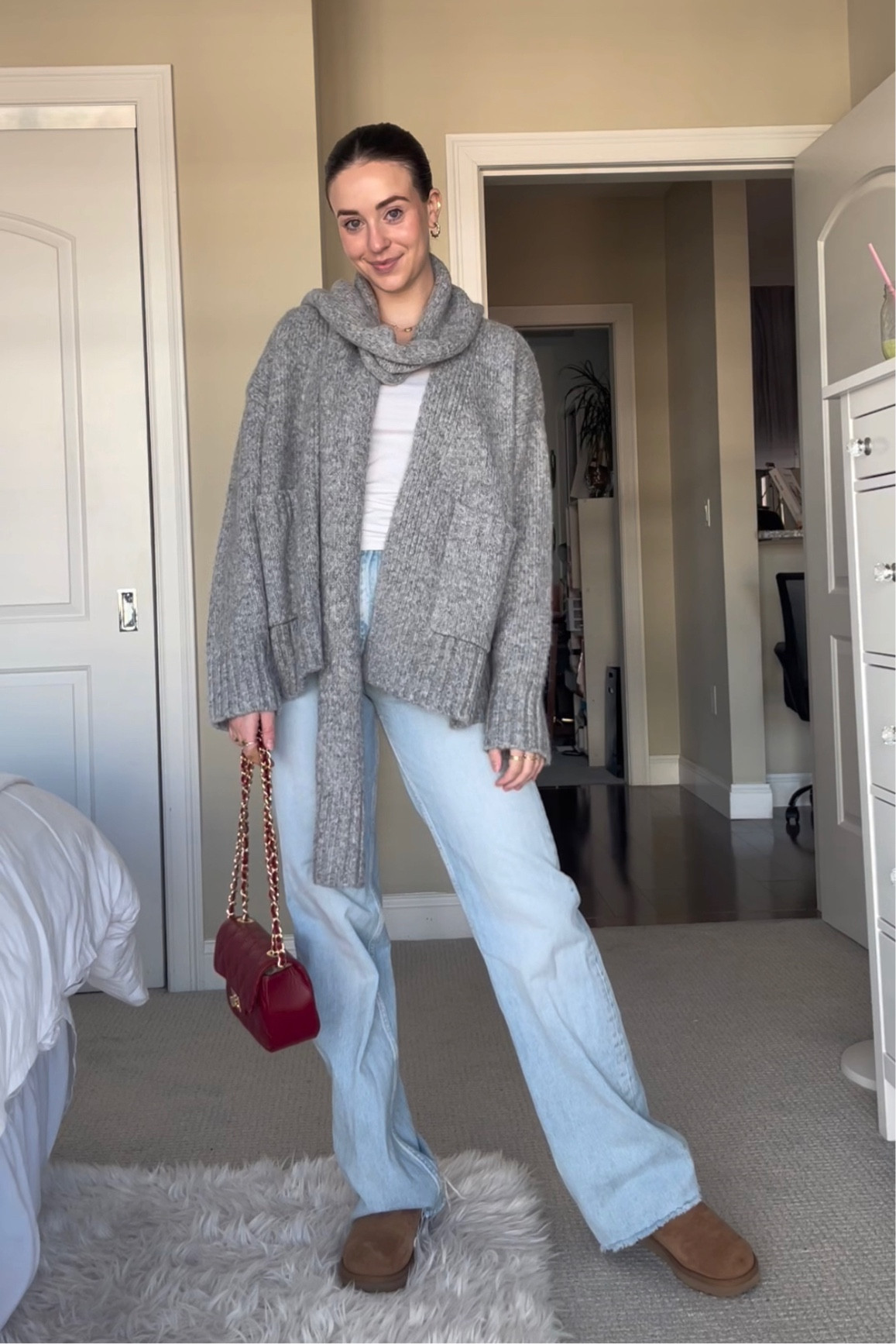 Classic Ultra Mini Ugg Boot in chestnut with White House black market white tee T-shirt #ugg #classicultraminiuggboot #classicultraminiugg #ultraminiugg #ultramini #whitehouseblackmarket 

#LTKshoecrush #LTKSeasonal #LTKFind