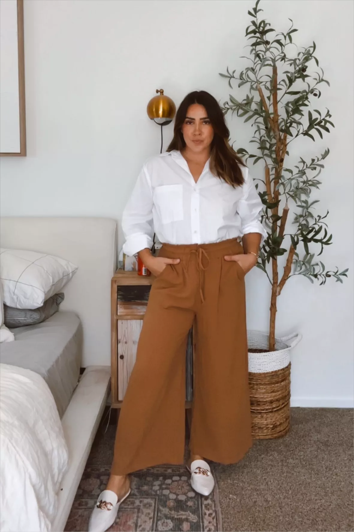 brown linen pants outfit casual  Linen pants women, Everyday casual  outfits, Outfit inspiration women