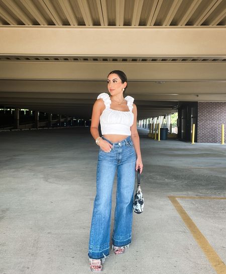 living in these @levis jeans 💘 #liveinlevis #levisreviews 

Always been a fan but these are probably my new favorite pair (Ribcage Wide Leg in the color “She’s a Cutie”) in my Levi’s lineup. The fit is amazing. I’m wearing a 24x30. 

#LTKfindsunder100