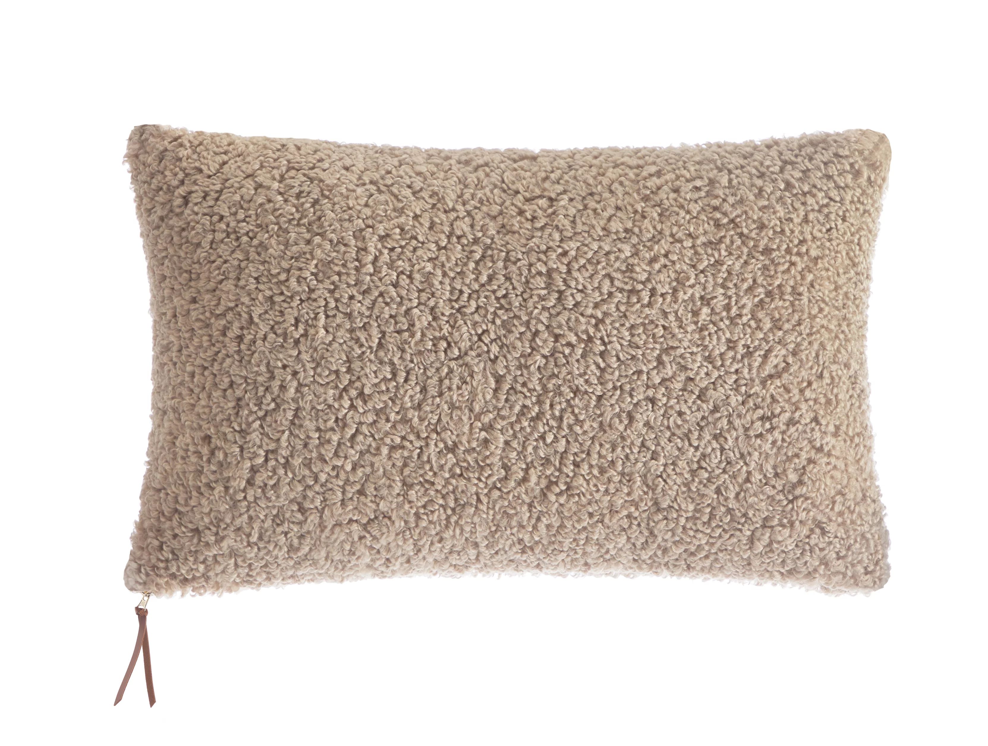 Better Homes & Gardens Teddy Plush Throw Pillow, 14" X 24", Oatmeal - Walmart.com | Walmart (US)