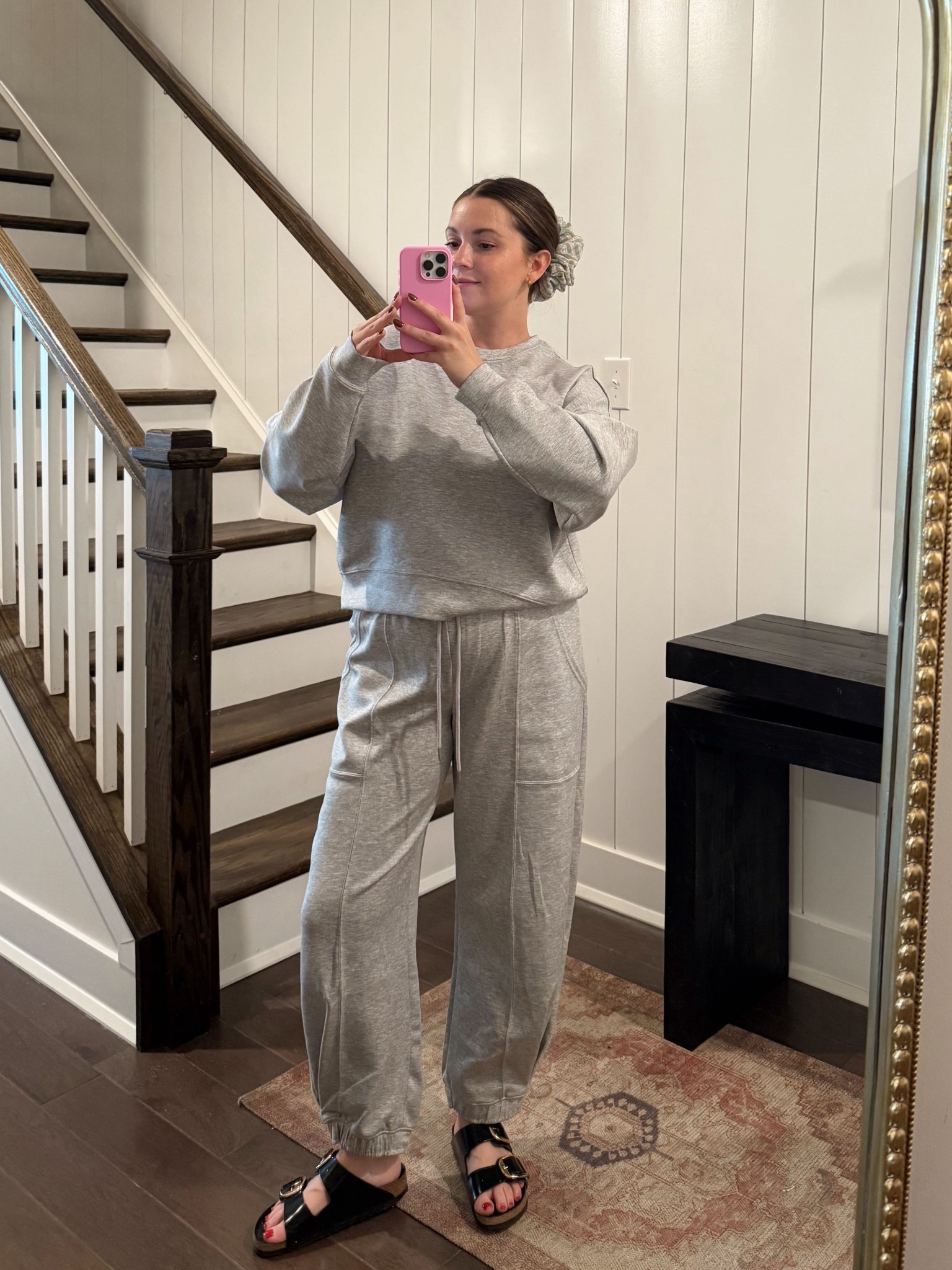 Medium in the set! scrunchie is from KAXI!