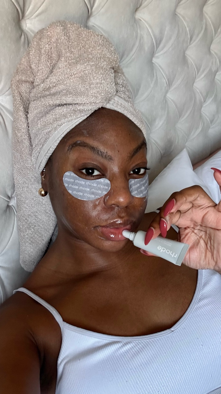 My Current WFH Routine 💕✨

Flare-ups are never fun, I’ve spent so many days in bed that it’s felt like a blur. But, if you ever want to feel more like yourself… I recommend a mini spa session with some soothing music.

#skinfluencer #wellnessuk #selfcareroutines #workingfromhomelife #lifestylecreator
Working from home, self care routine, wellness routine, working from home.
.
.
.
@officialbyredo @spacenk @gillettevenusuk @marksandspencerstyle @nivea_uk @freyalingerie @theturmericco @ritualscosmetics @clarinsuk @elemis_uki @rhode @beautypie @ancientandbrave @ninjakitchenuk @theheadplan