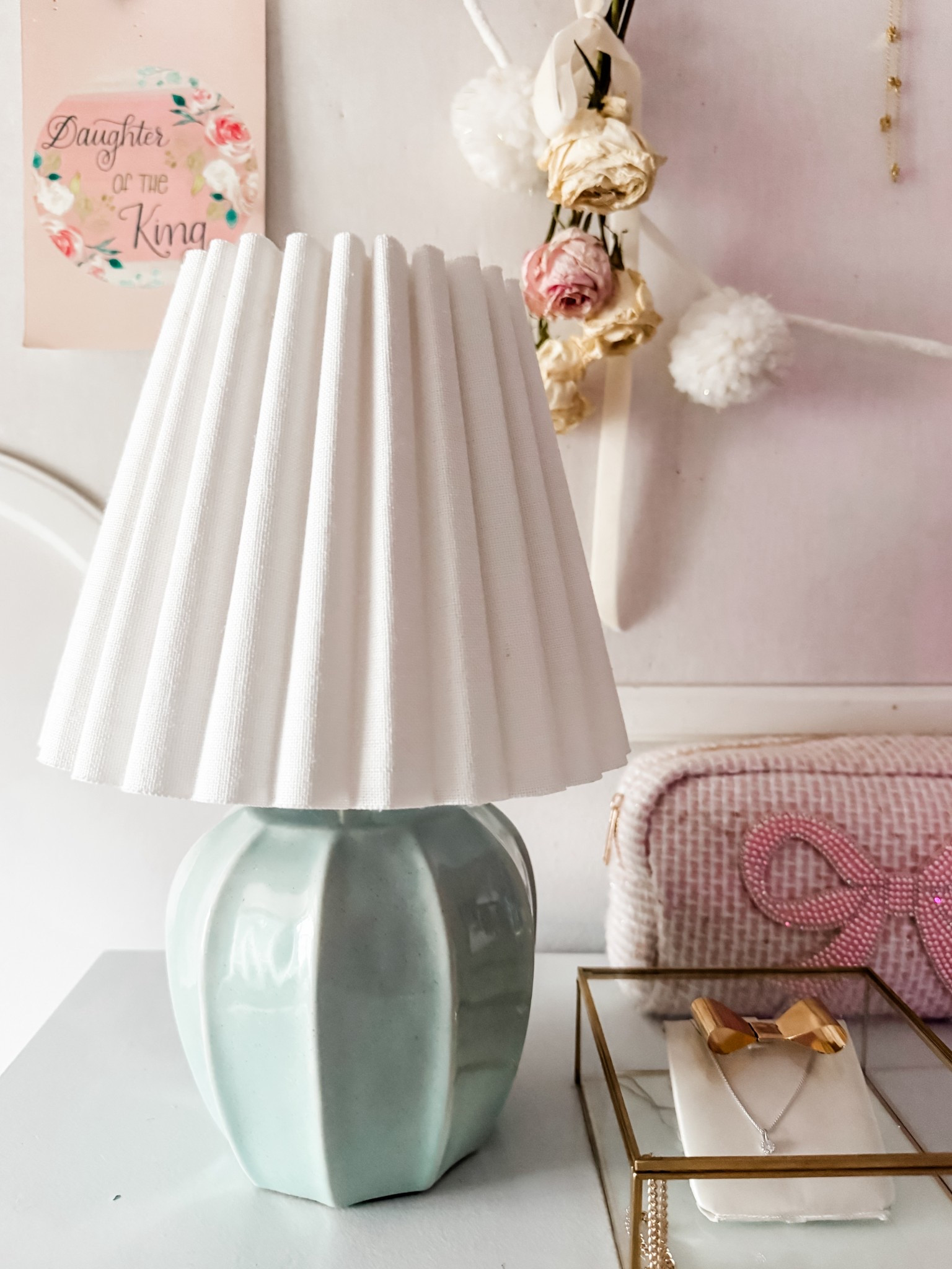 Love this adorable ceramic accent table lamp with scallop shade by Hearth & Hand with Magnolia!

Girl bedroom decor
Teen girl bedroom
Table lamp
Aqua blue lamp
Mini lamp
Pretty lamp for girl’s bedroom 

#LTKHome #LTKKids #LTKFindsUnder50