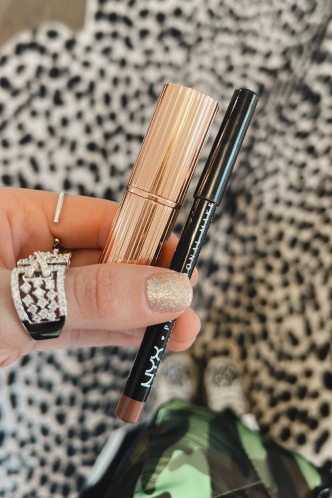 Lip combo
Charlotte Tillbury Kim KW
Nyx liner nude truffle 
Other:
Nyx butter gloss fortune cookie
Maybe Kline lifter gloss crystal
#boujeebumpkin