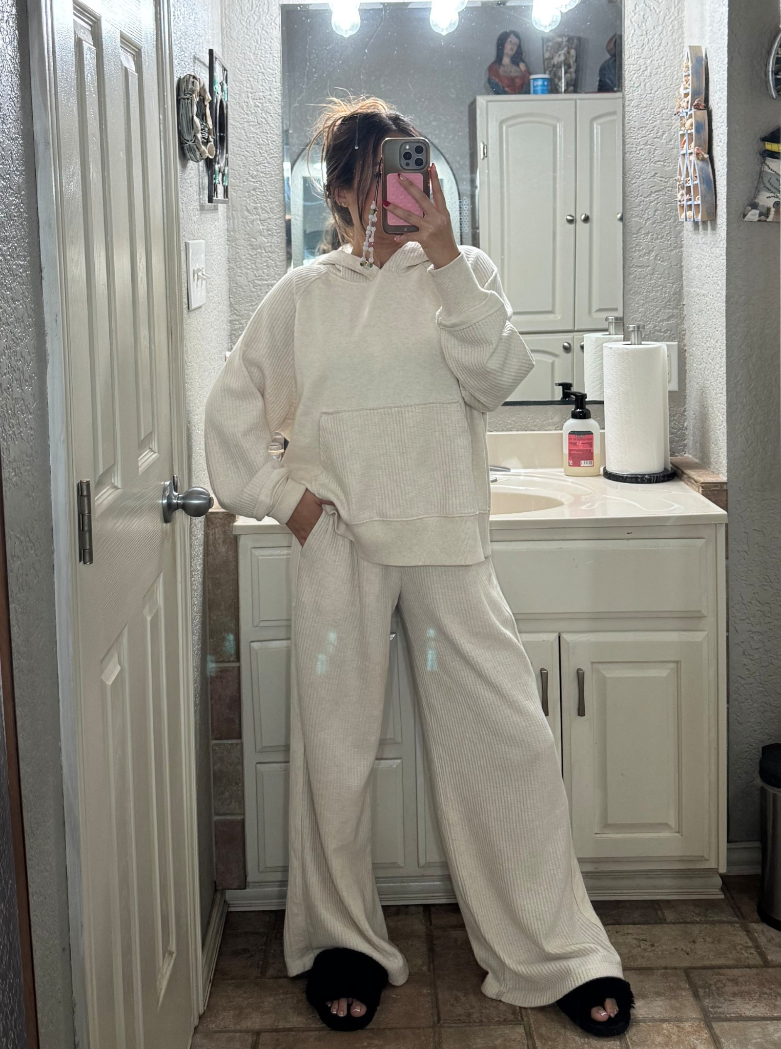 AERIE LOUNGE SET/ CHRISTMAS DAY FIT 🤍🧸

#LTKTravel #LTKootd #LTKGiftGuide