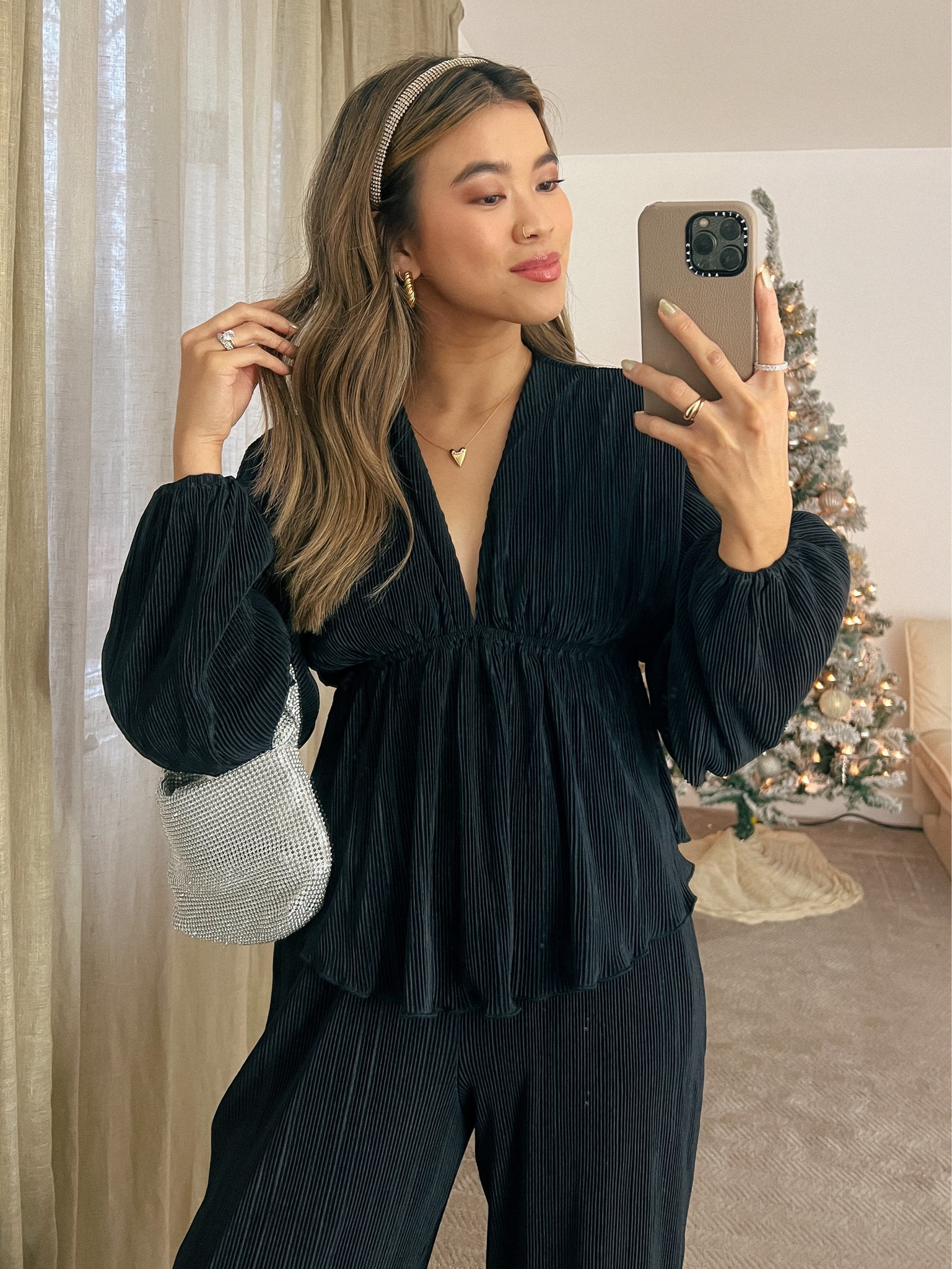 Abercrombie black long sleeve peplum top and black pants with Petal & Pup braided heels and silver purse!
 
Top: XXS/XS
Bottoms: 00/0
Shoes: 6

#winter
#winteroutfits
#winterfashion
#winterstyle
#holiday
#giftsforher
#abercrombie
#twopieceset
#petalandpup
#jcrew
#holidayoutfit
#holidayparty


#LTKstyletip #LTKHoliday #LTKSeasonal