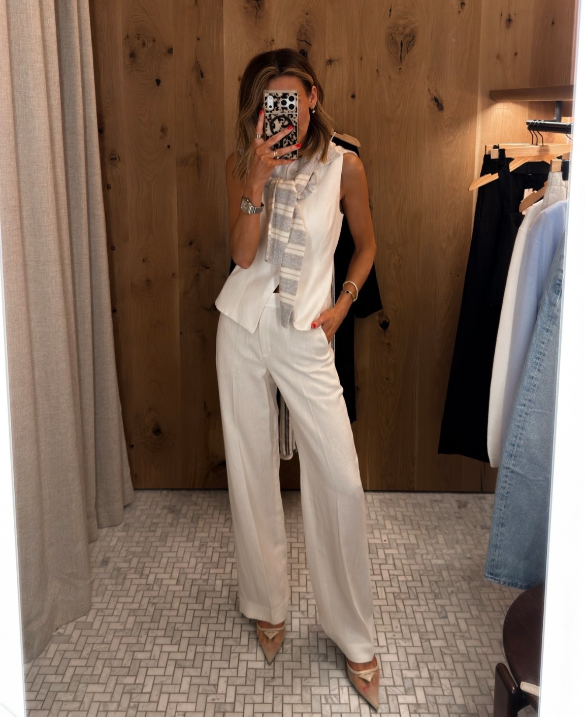 I love this structured linen pant with a thicker material so it’s not see through, which makes it perfect for the office! The cashmere cardi is a fav always, ties a pop of color into every look!

#LTKootd #LTKSeasonal #LTKWorkwear