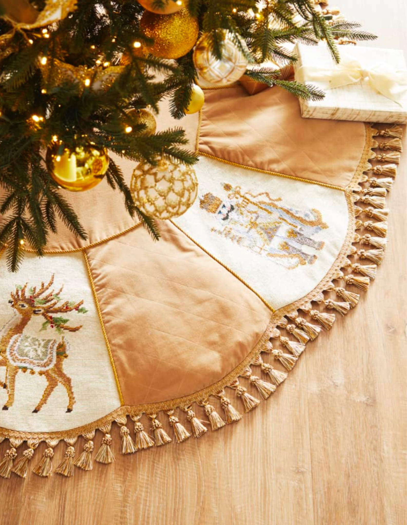 I did not know there was a matching tree skirt for our needlepoint stockings, and I’m obsessed! 😍

#LTKSeasonal #LTKHoliday #LTKhome