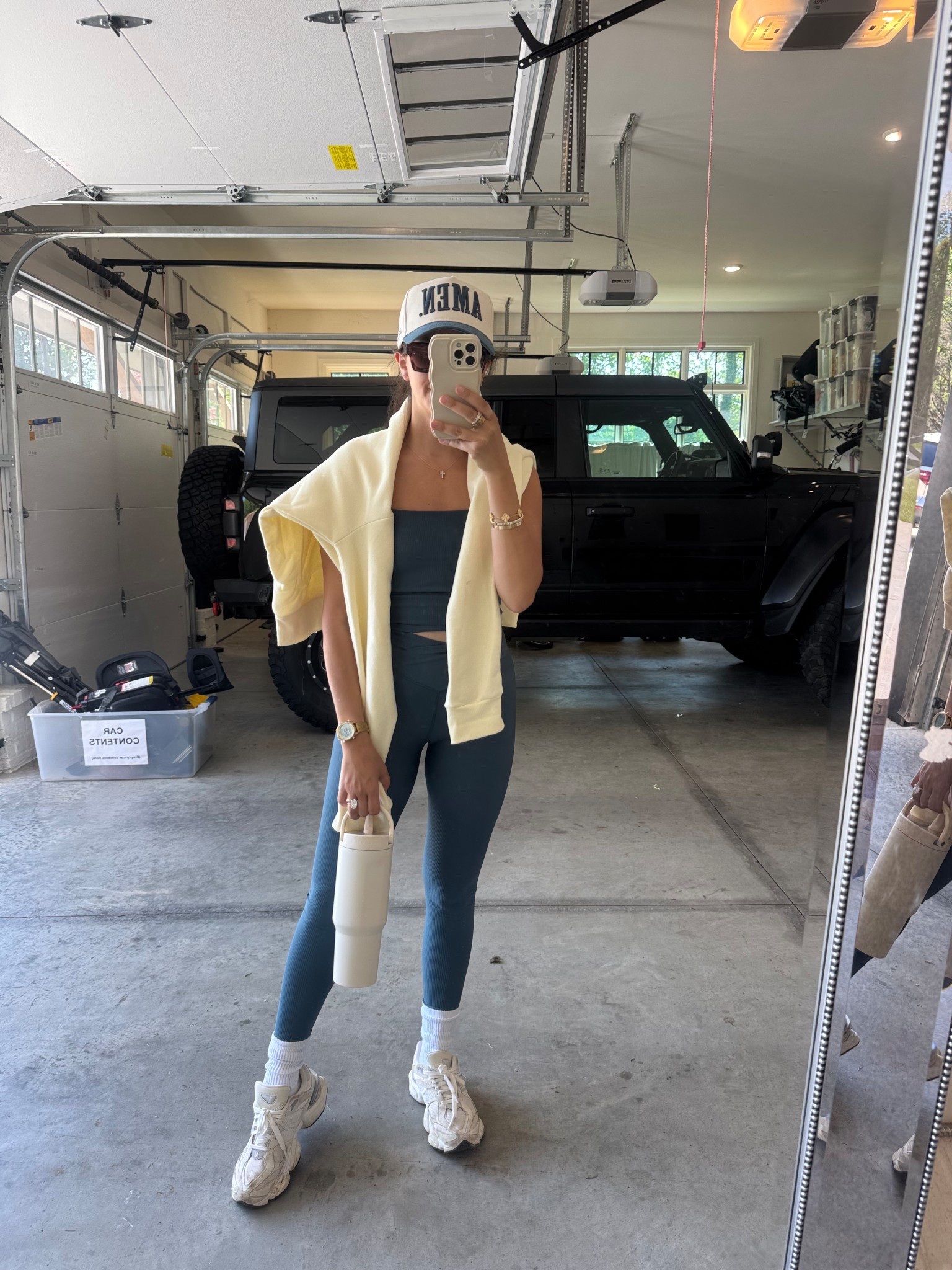 Top: medium
Bottoms: mediumm