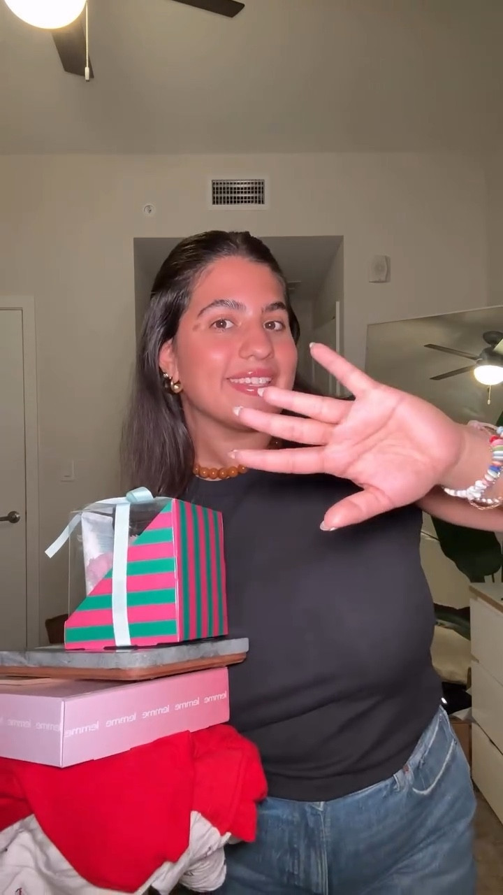 Love getting cute gifts from @target 

@lemme 
#holidaygifts #giftguide #giftideasforher #holdaygiftsideas #giftidea