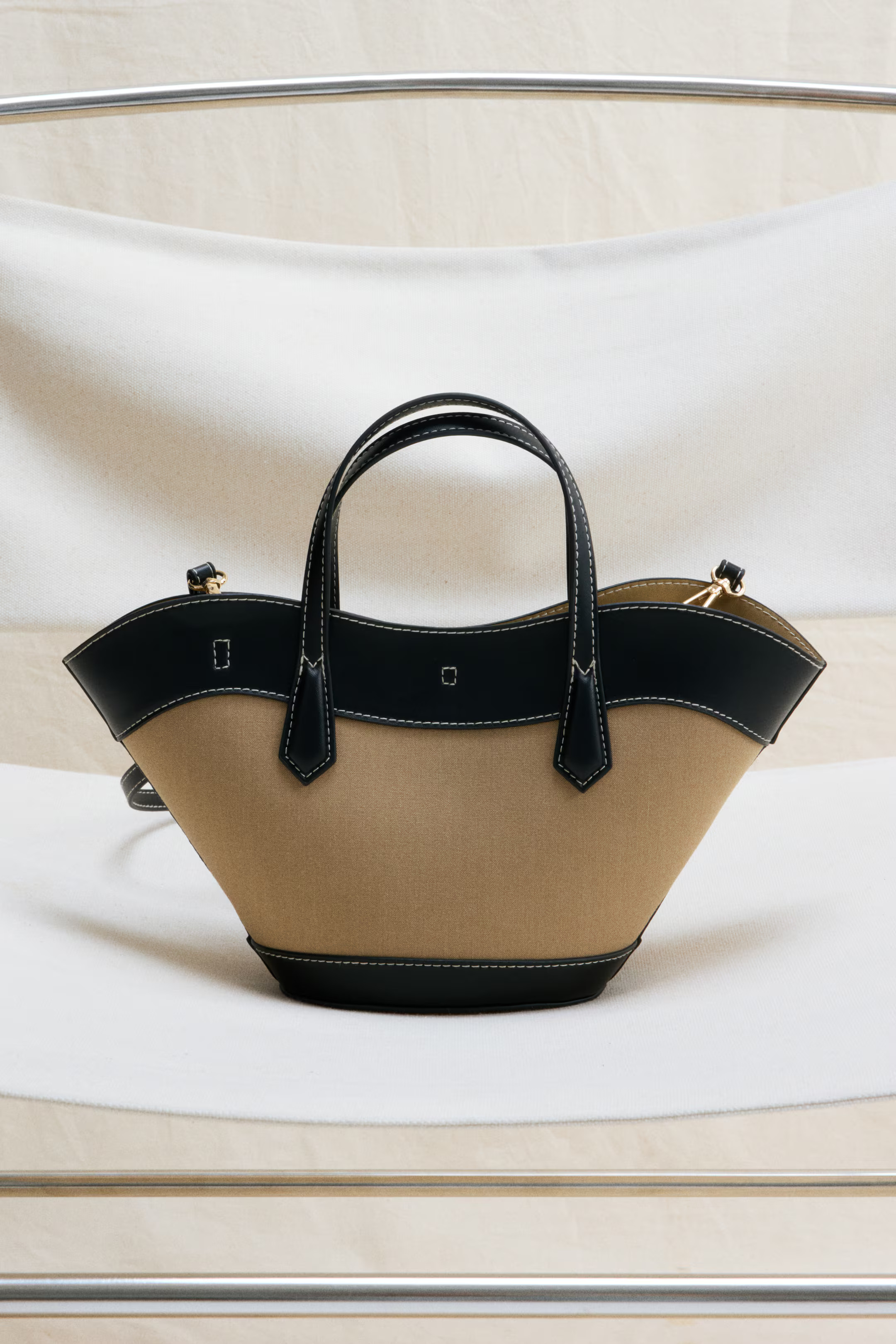 Crossbody bag | H&M (UK, MY, IN, SG, PH, TW, HK)