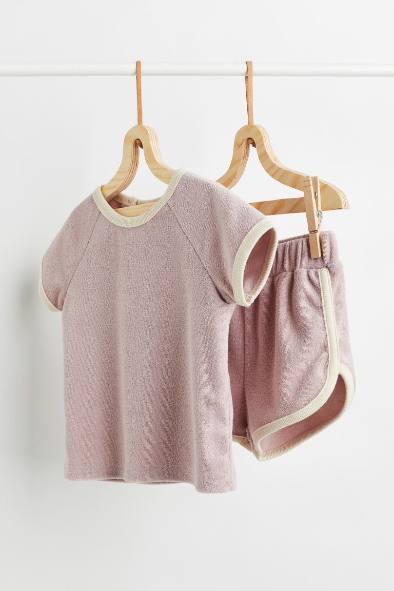 Conscious choice  New ArrivalBaby Exclusive. Set with a T-shirt and shorts in soft terry with con... | H&M (US + CA)
