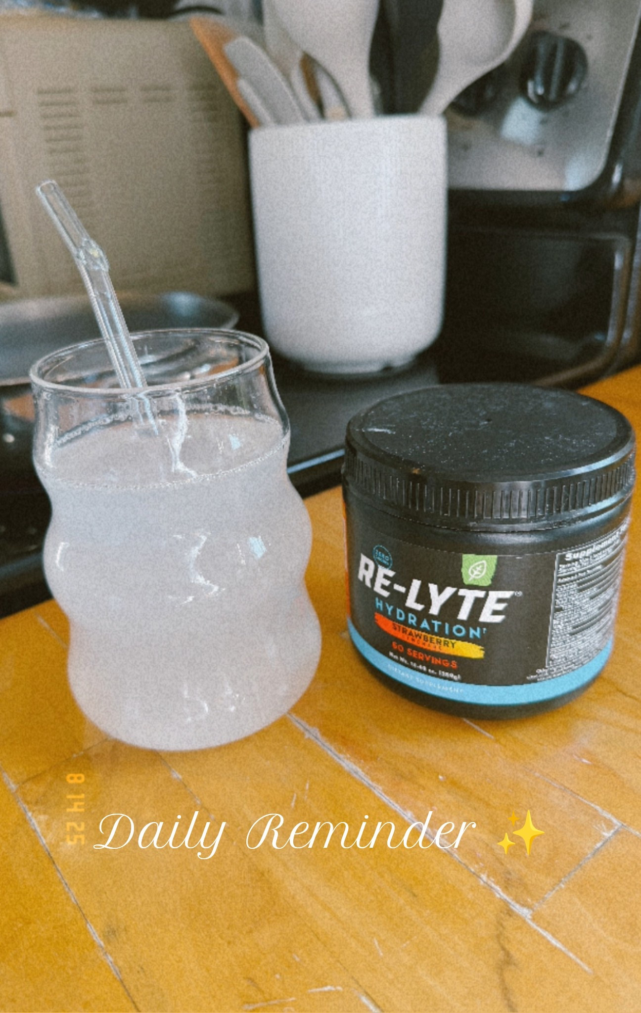 Daily Reminder to drink your electrolytes! Zero sugar to this one, it’s my favorite 🙌🏻 #dailyreminder #electrolytes #hydrationn

#LTKActive