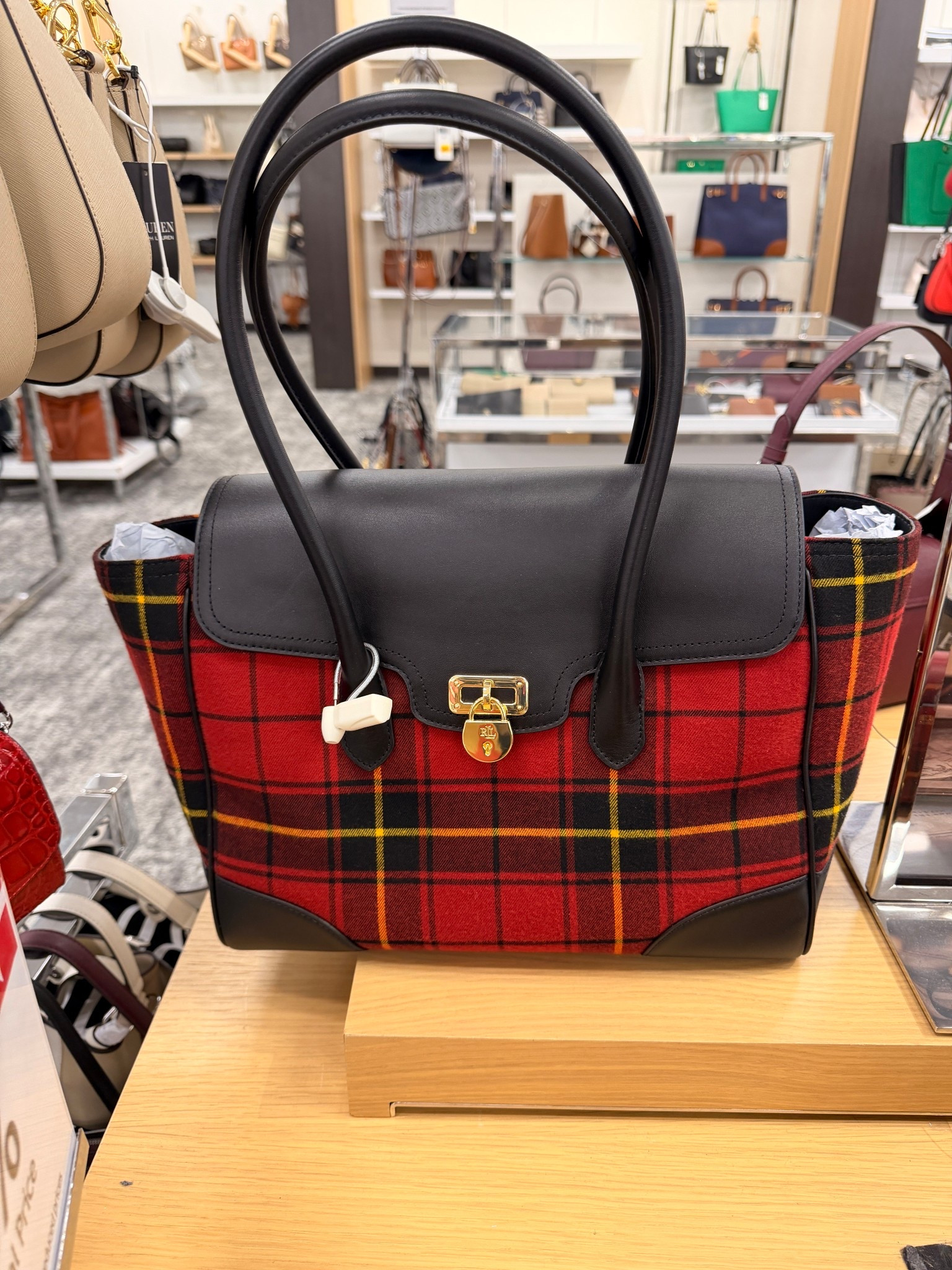 This winter plaid bag is STUNNING in person and 50% off with Code NEWYEAR right now. Comes in a L or S size. LOVE IT. Perfect winter bag or work bag. 

Macys, bag, plaid 

#LTKWorkwear #LTKSaleAlert #LTKOver40